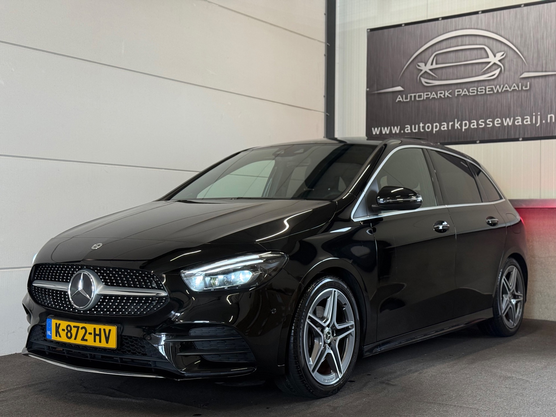 Mercedes-Benz B-klasse 180 AMG Pano, Cruise Control, Apple Carplay, Sfeerverlichting, Elek Stoelen, Multibeam, Achteruitrijcamera