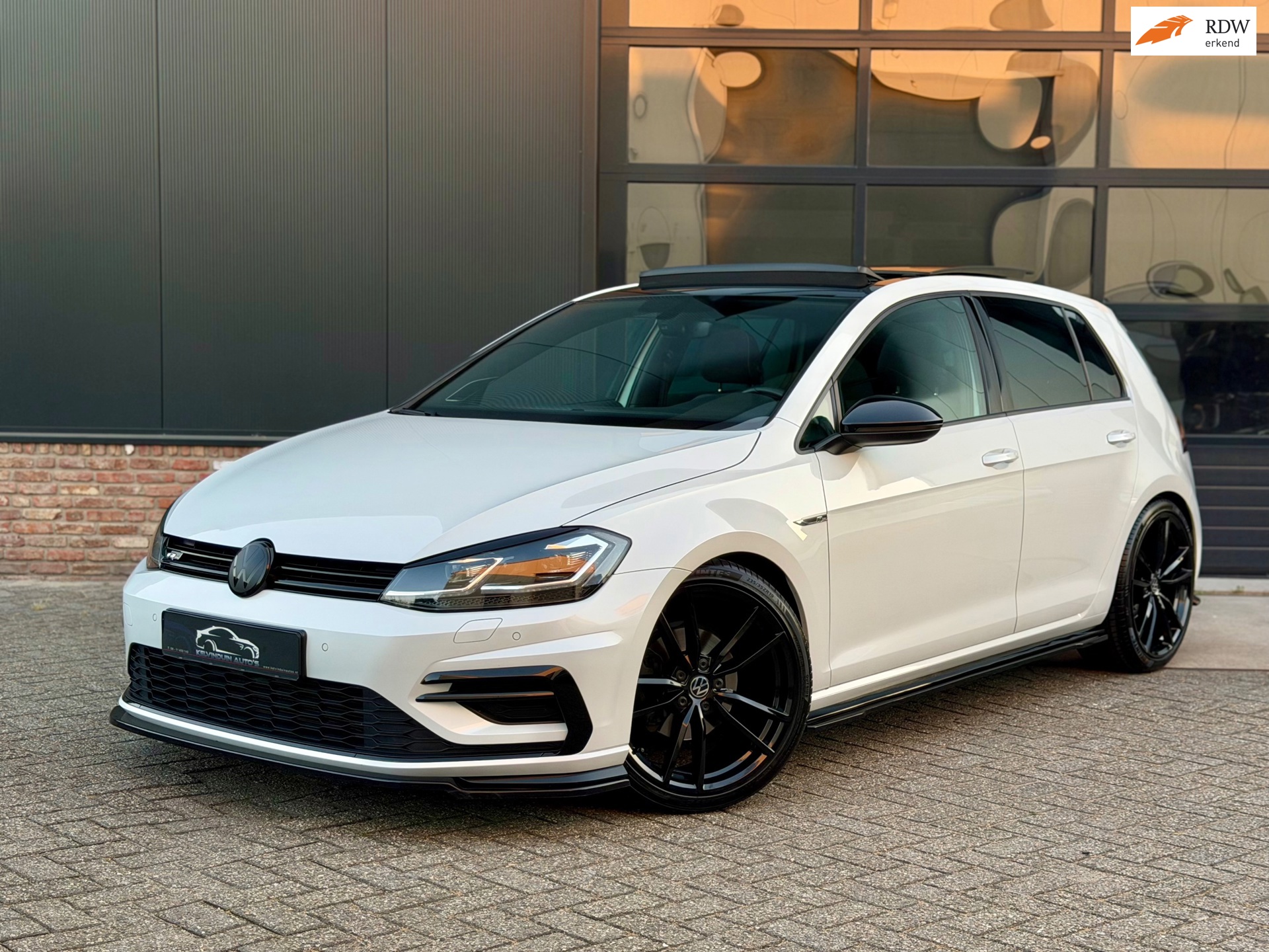 Volkswagen Golf 1.5 TSI Highline R-Line 150pk Pano/Virtual/Keyless/Nieuwstaat