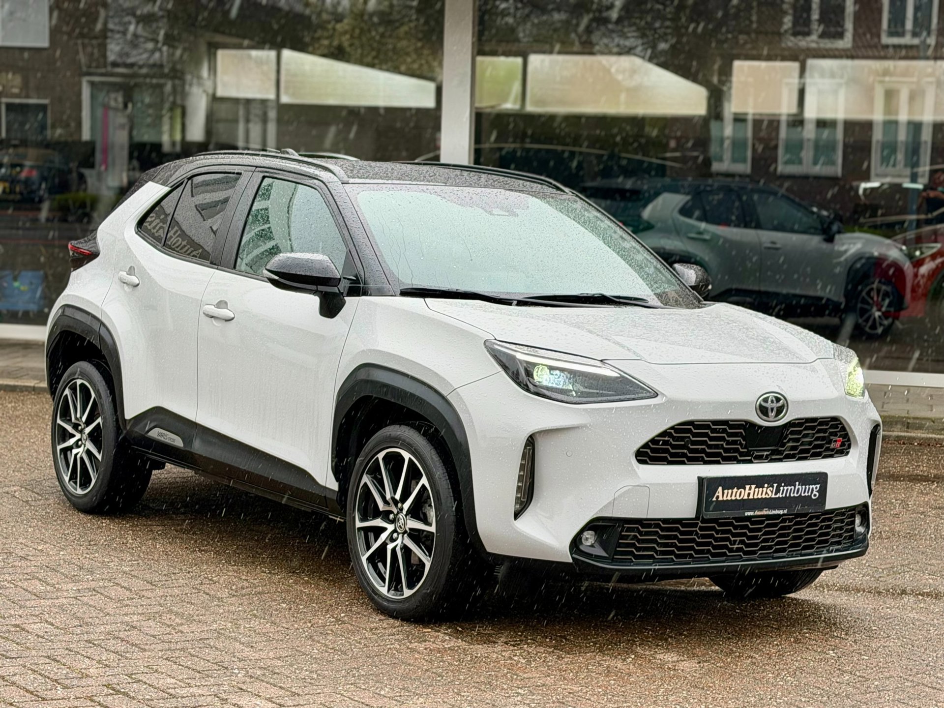 Toyota Yaris Cross 1.5 Hybrid GR Sport|Camera|HUD|Nav|CarPlay|Pano|Nieuwstaat!