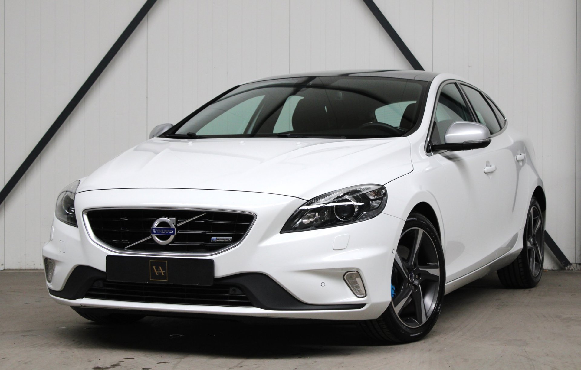 Volvo V40 1.6 T3 R-Design l Panoramadak l Camera l PDC