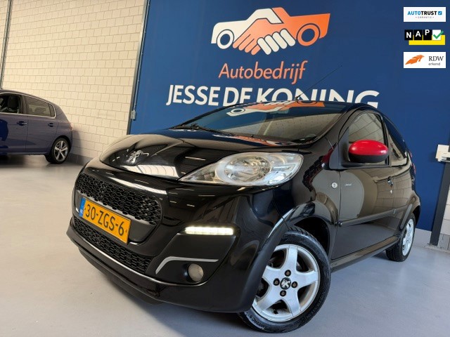 Peugeot 107 1.0 Access /bj.2012 / kleur: zwart / 5 deurs / airco / NAP met 136109 km.en APK tot 06/2027 / stereo / scherm / bellen