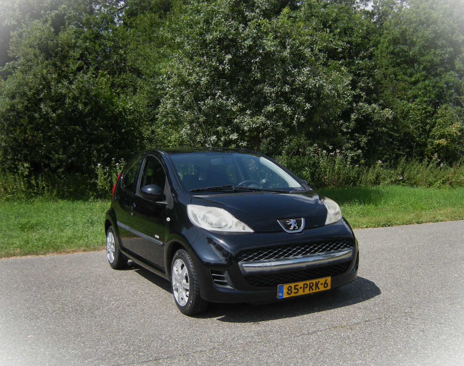 Peugeot 107 1.0-12V Millesim 200 . 5 Deurs . Airco . LMV . Elec ramen . enz