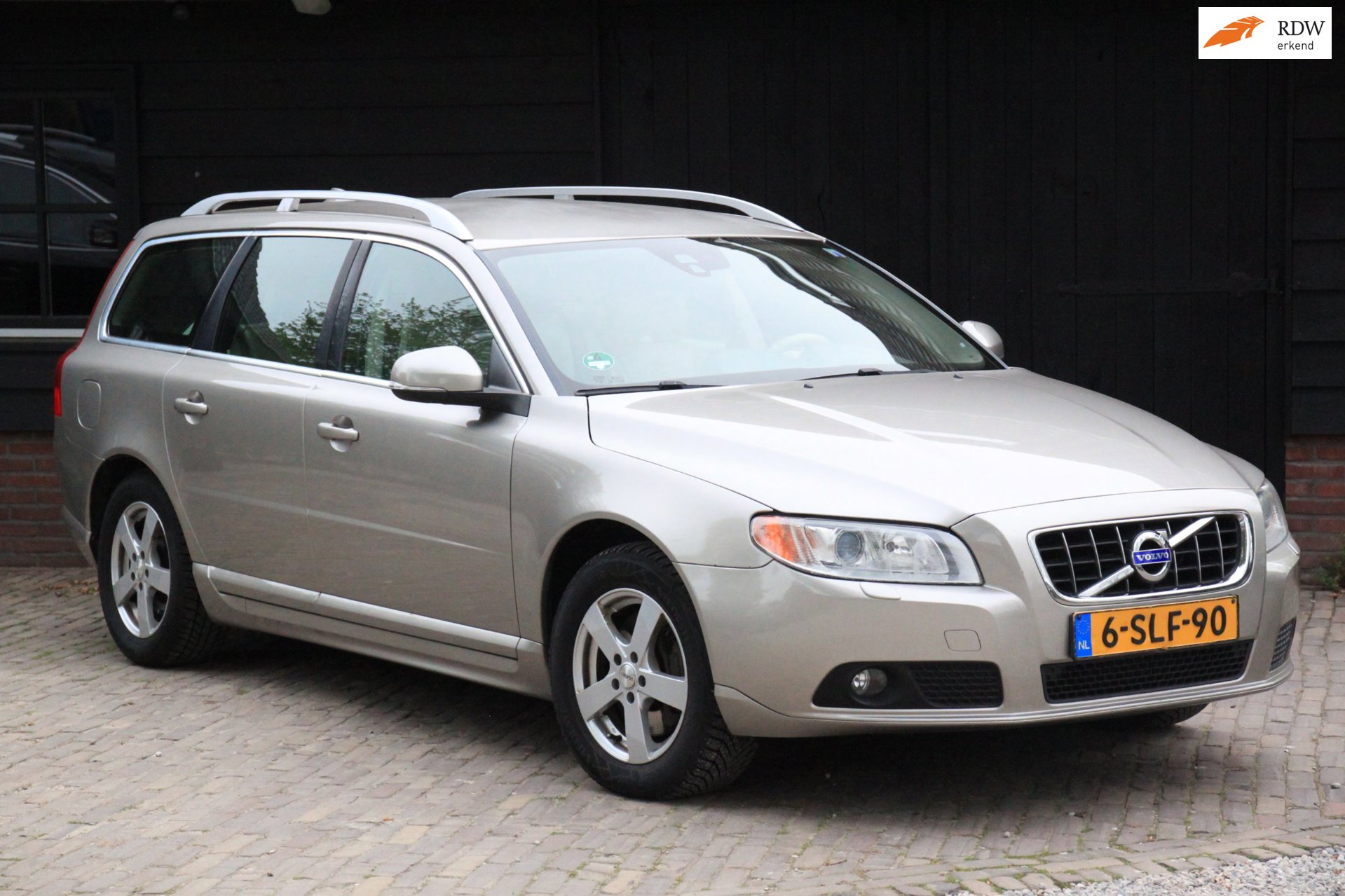 Volvo V70 2.5T Summum CNG/Xenon/Leer/Navigatie/Parkeersensor/Apk 06-2027