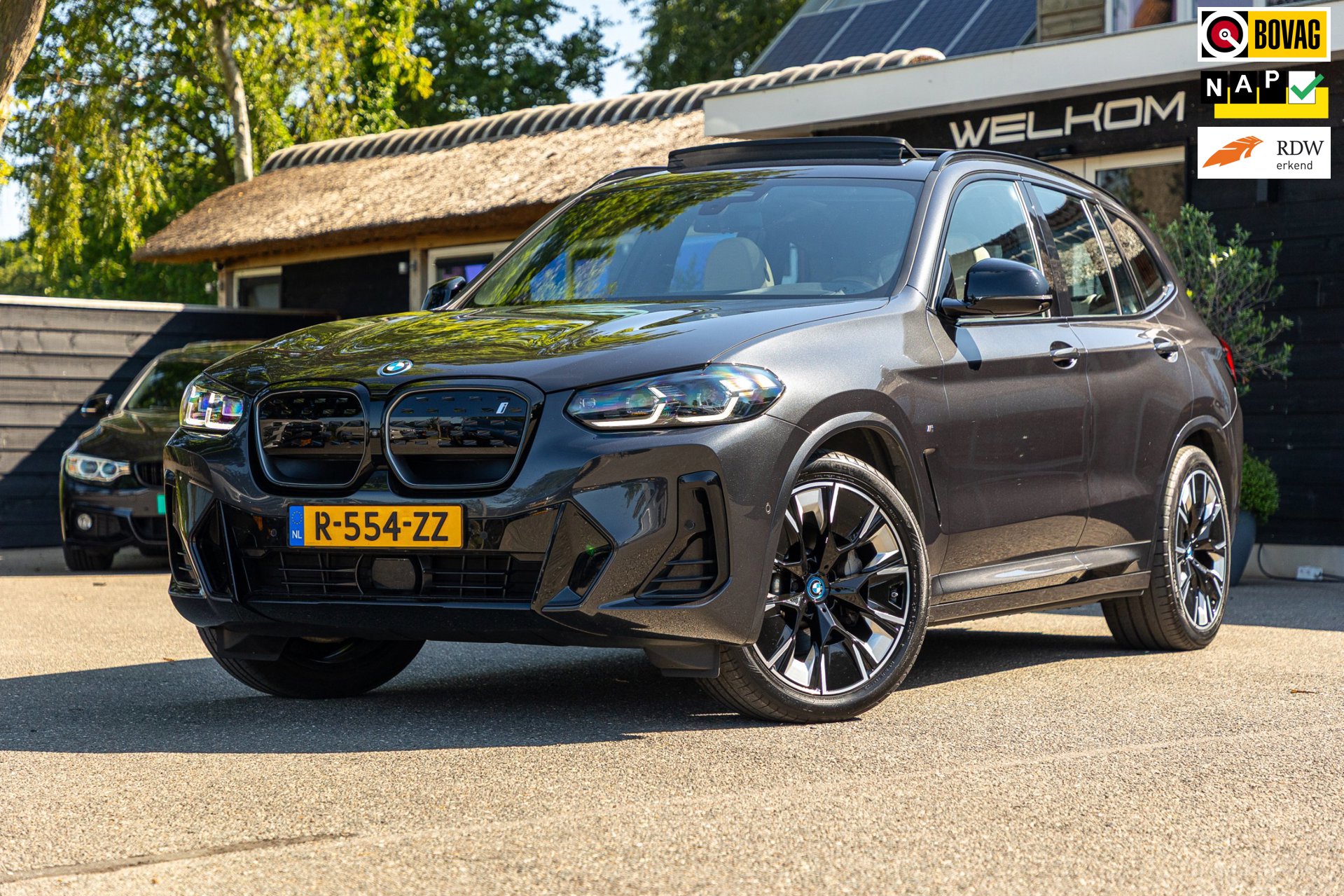 BMW IX3 High Executive 80 kWh Soh 99% I M Pakket I Panoramadak I Trekhaak I Harman Kardon I Adaptive Cruise I 360 Camera I Android