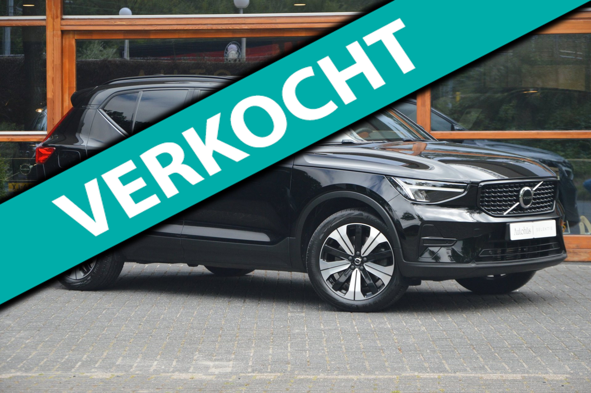 Volvo XC40 T4 Hybride Plus Dark | Camera | Harman/Kardon | Stoel + Stuur Verwarming | Trekhaak |