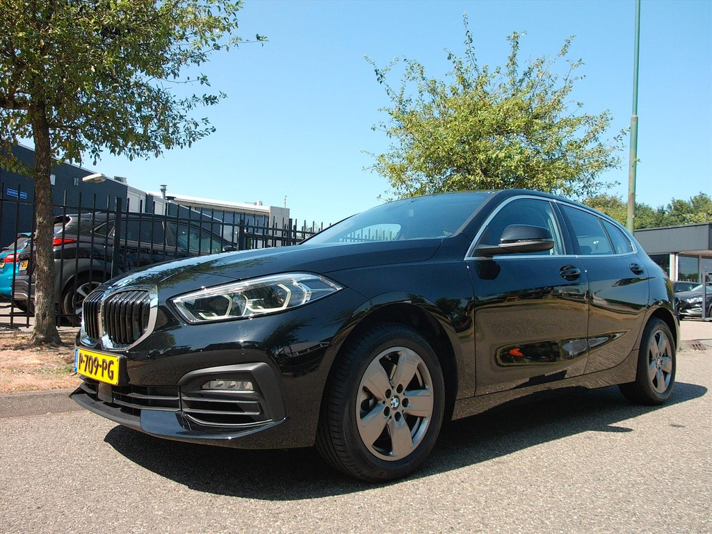 BMW 1-Serie (f40) 116i 109pk Sportstoelen Park Camera Multi Media Clima Navi NL-Auto