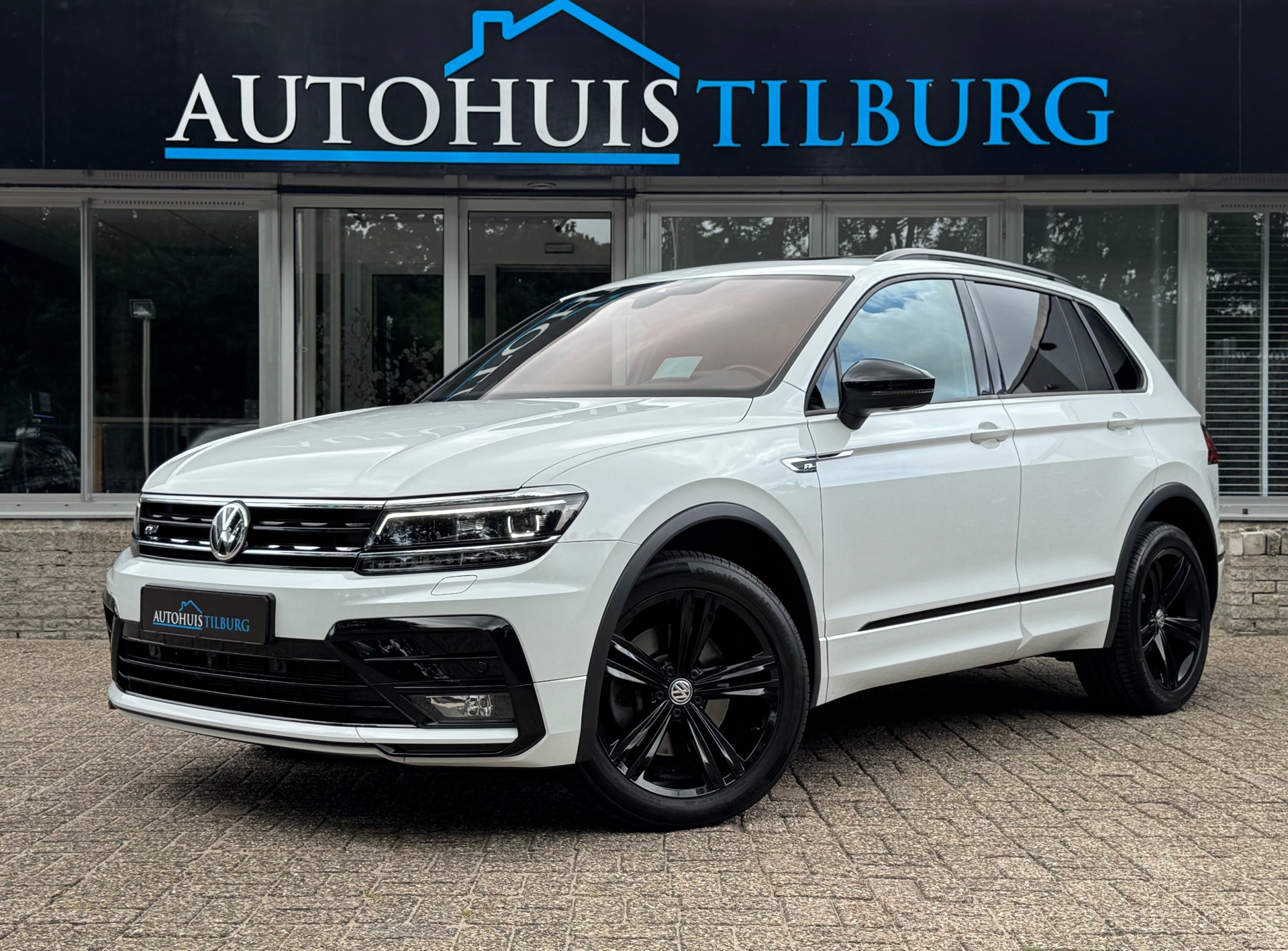 Volkswagen Tiguan 2.0 TSI 4Motion 3x R-Line Pano Trekhaak Keyless