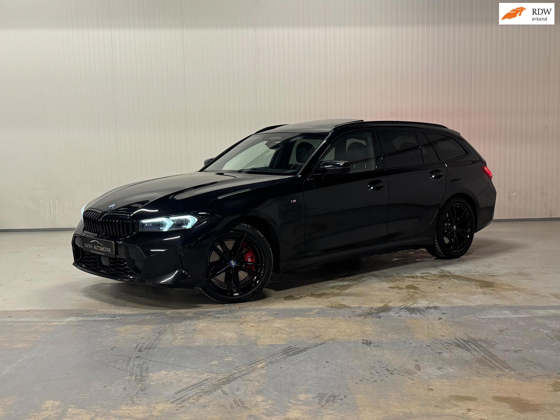 BMW 3-serie Touring 330e | M-SPORT | PANO | HUD | TREKHAAK | CAMERA | SHADOW LINE