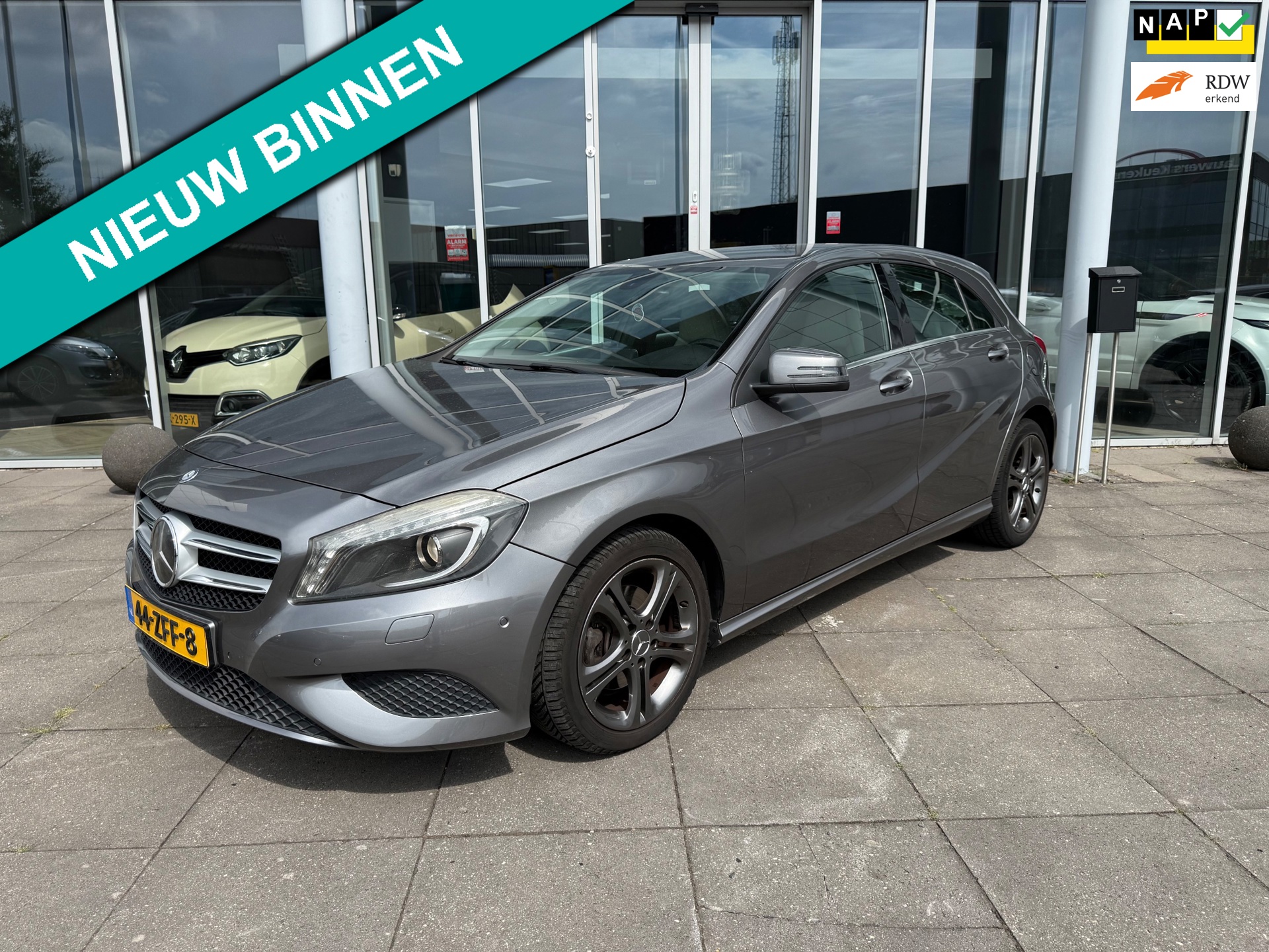Mercedes-Benz A-klasse 180 Ambition |Aut | Navi | leder | Xenon | Pdc | dealer onderhoud