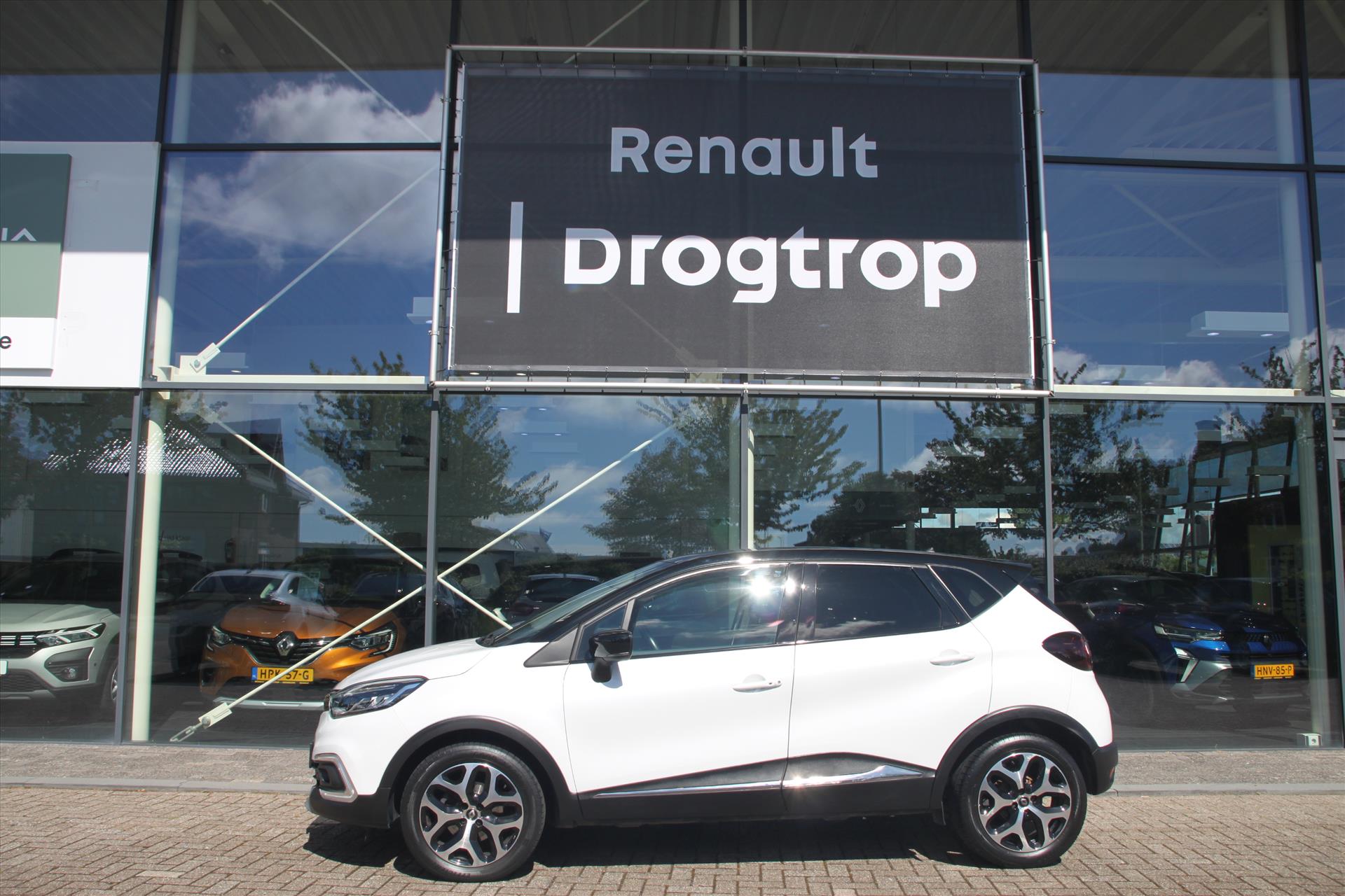 Renault Captur 150PK-INTENS-AUTOM-60DKM-NAVI-GLASDAK-CAMERA-
