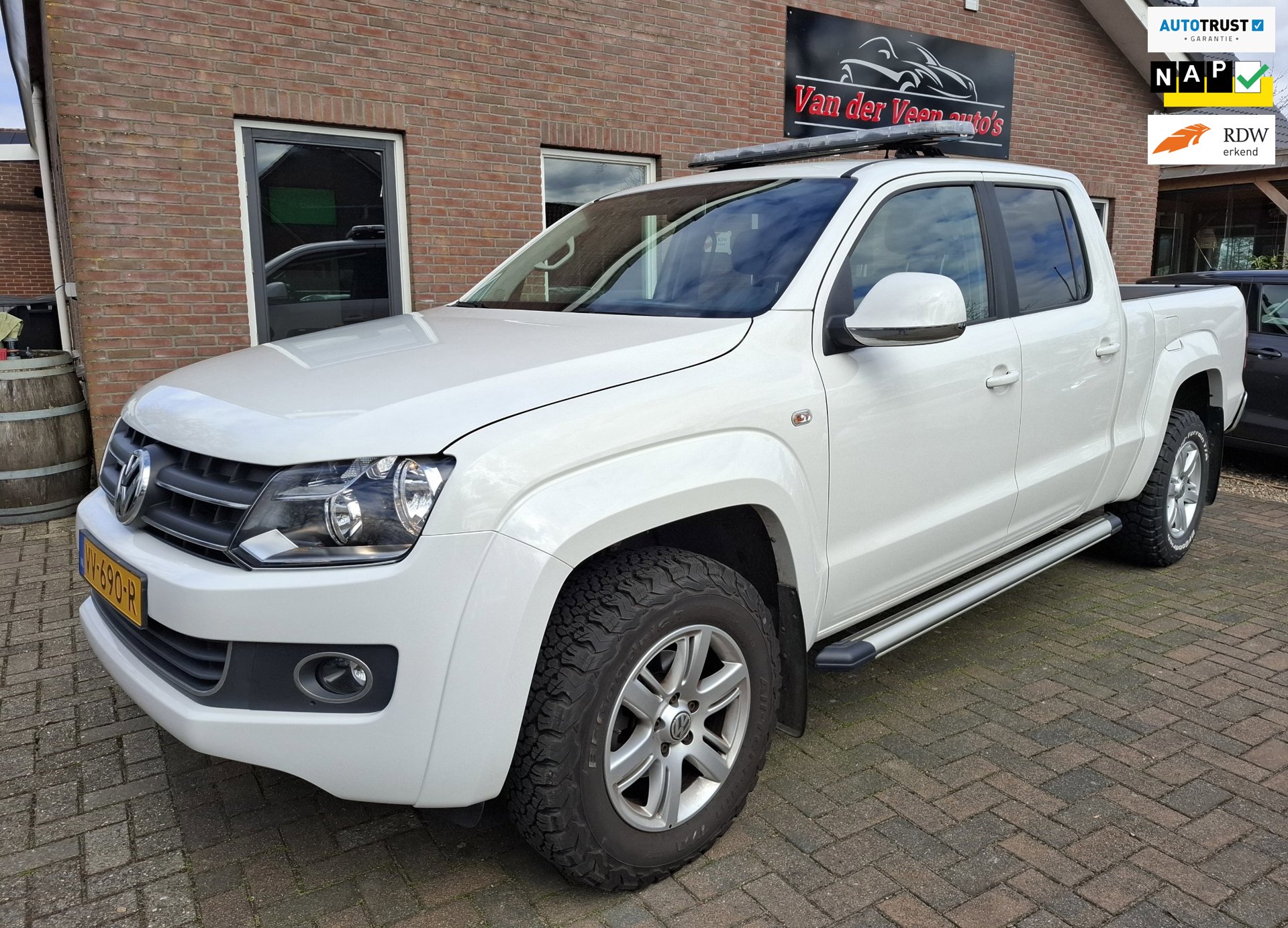 Volkswagen Amarok 2.0 TDI 4Motion Dubbel Cabine 5 pers Highline. Zeer netjes & unieke KM-stand! O.a. camera, cruise, trekhaak, etc