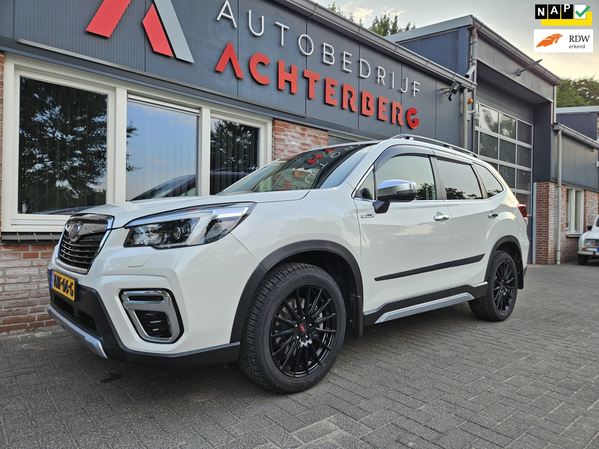 Subaru Forester 2.0 AWD Comfort Benzine/Grijs Kenteken! Trekhaak! Mooie/Nette Auto! Carplay! NAP! Uniek!