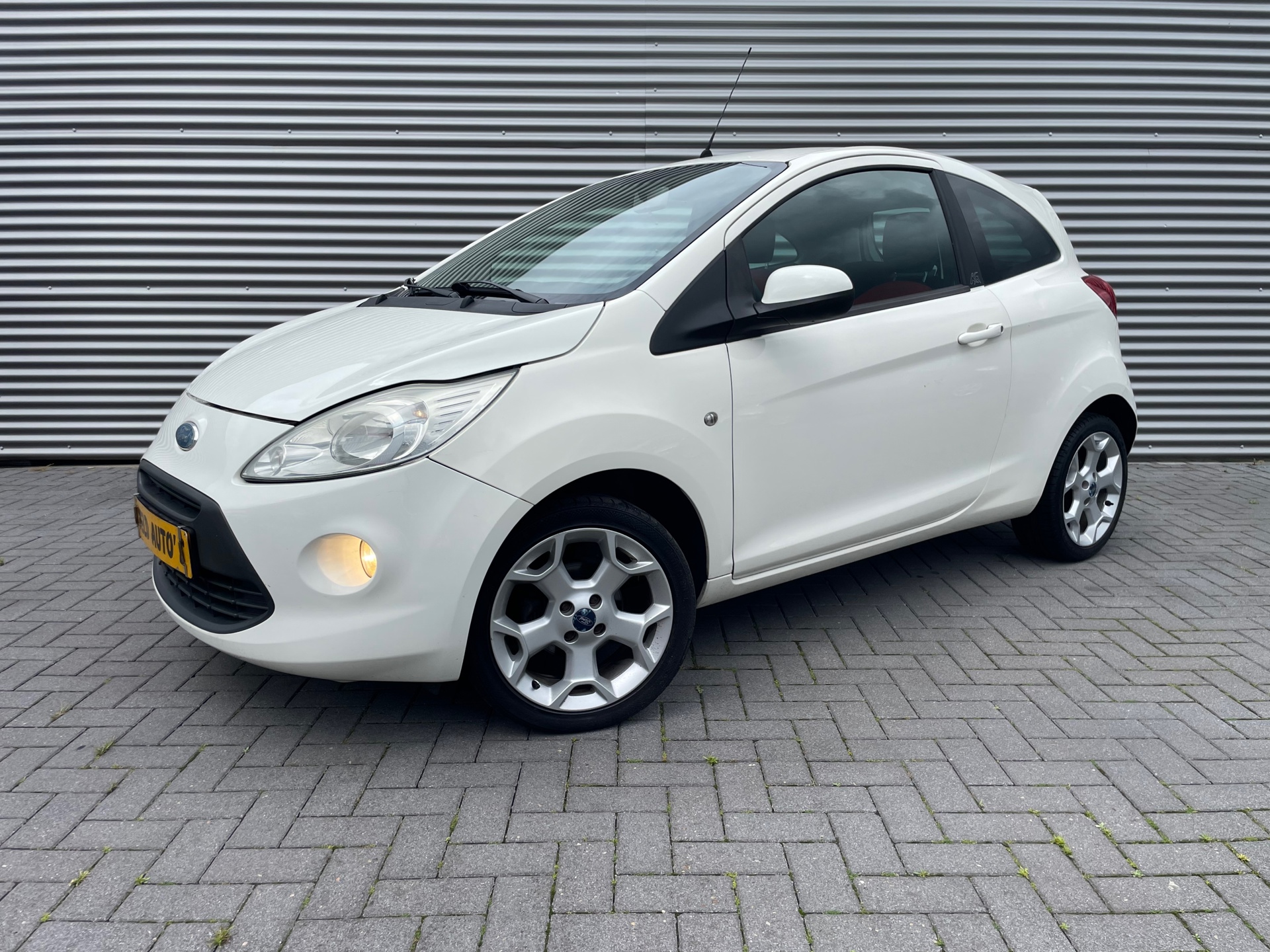Ford Ka 1.2 Titanium AIRCO/ LMV / GETINT GLAS / INCLUSIEF NIEUWE APK!