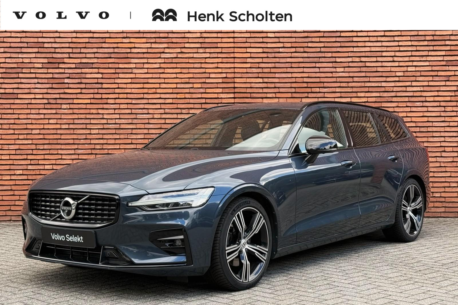Volvo V60 B4 R-Design |