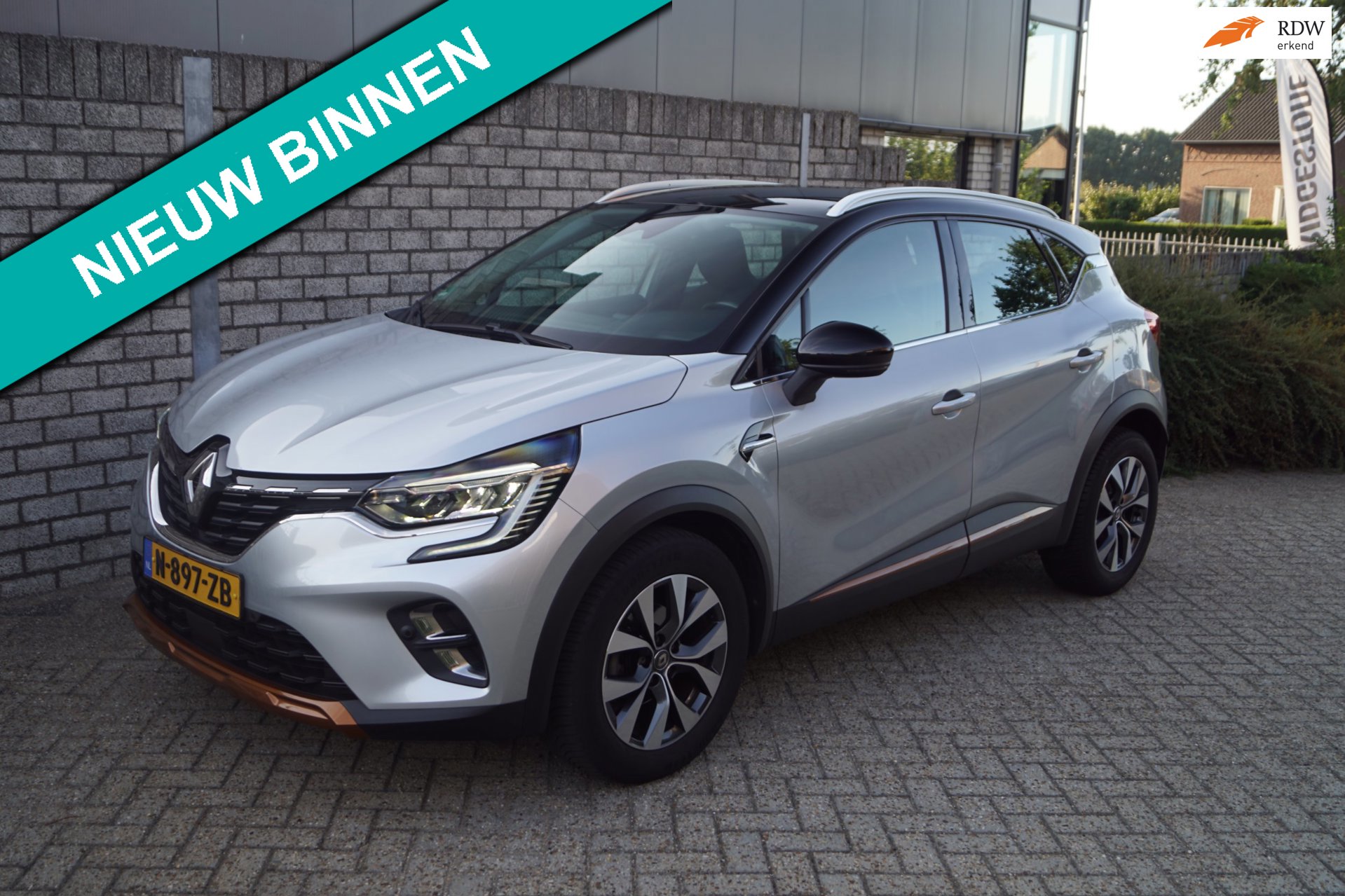 Renault Captur 1.3 TCe 130 Intens Autom Navi Apple Carplay Camera Sportst Stoelverw Clima Cruise LED Kopl 2x PDC LMV Trekh ENZ