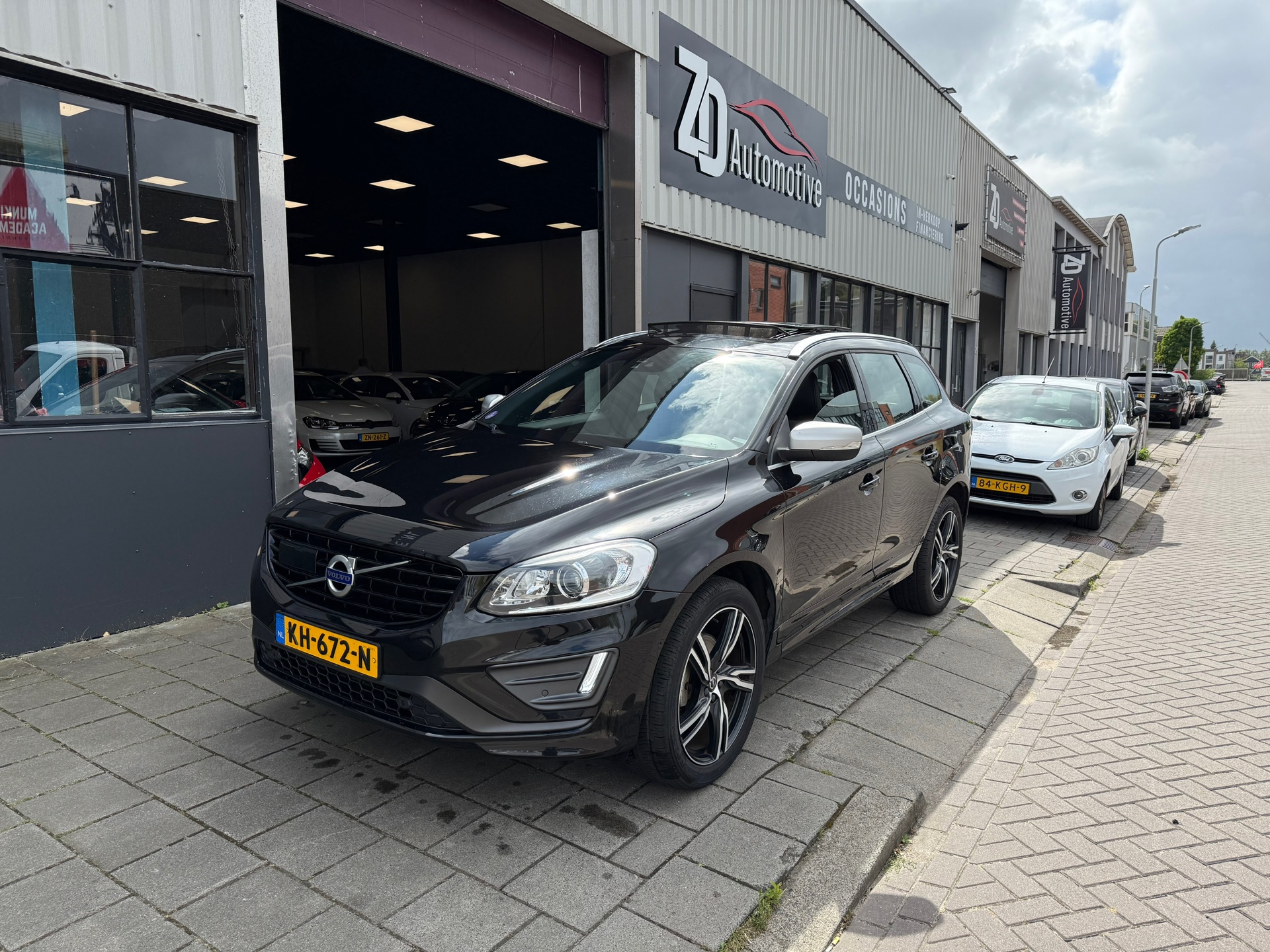 Volvo XC60 2.0 T5 FWD Nordic+ Pano Camera R/Design