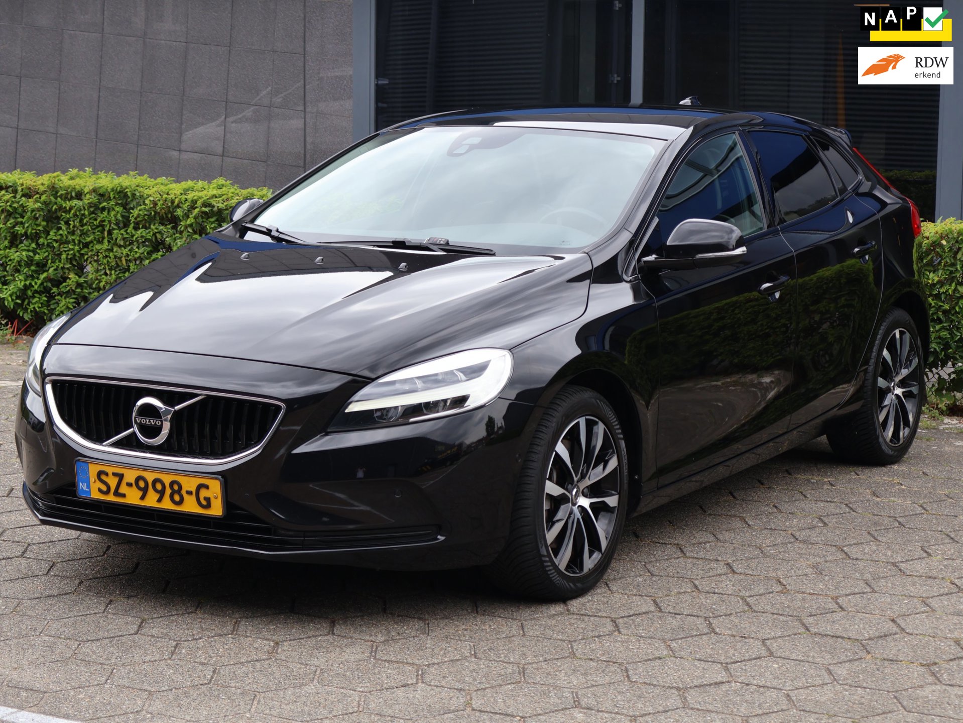 Volvo V40 1.5 T3 Dynamic Edition|Keyless|Autopark|Camera|NAP|Pano