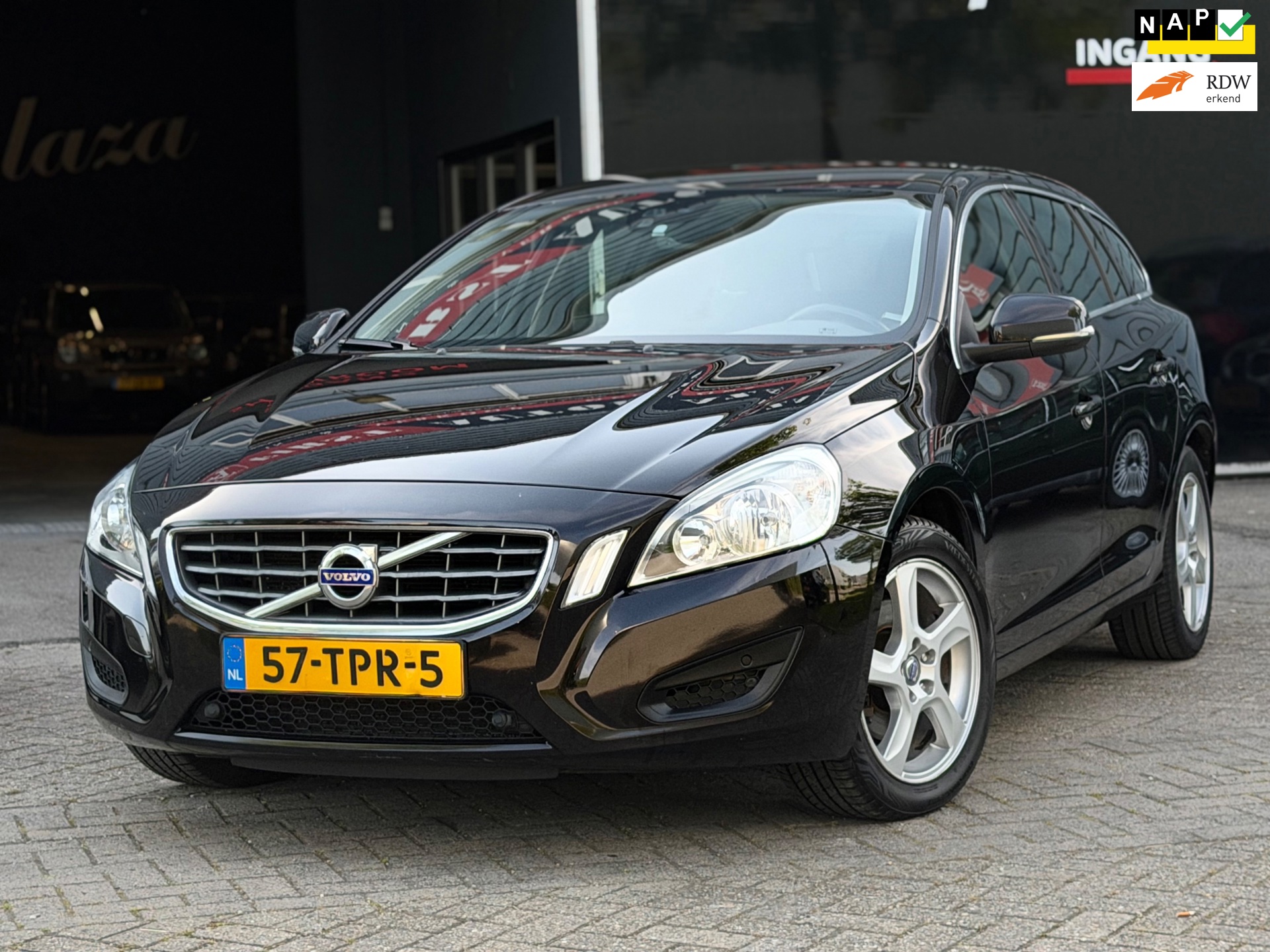 Volvo V60 1.6 T4 Momentum AUTOMAAT NAVI/CRUISE/PDC | KEURIGE AUTO !