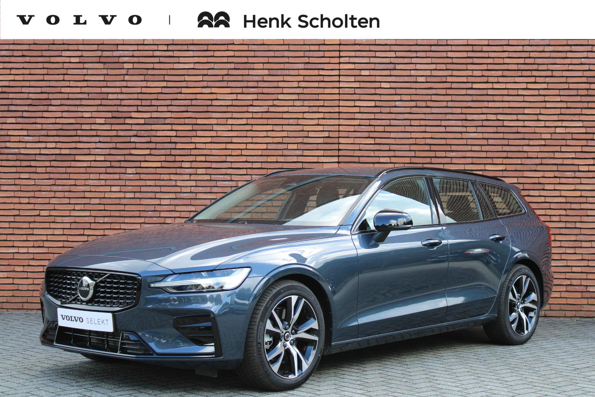 Volvo V60 B4 Plus Dark |