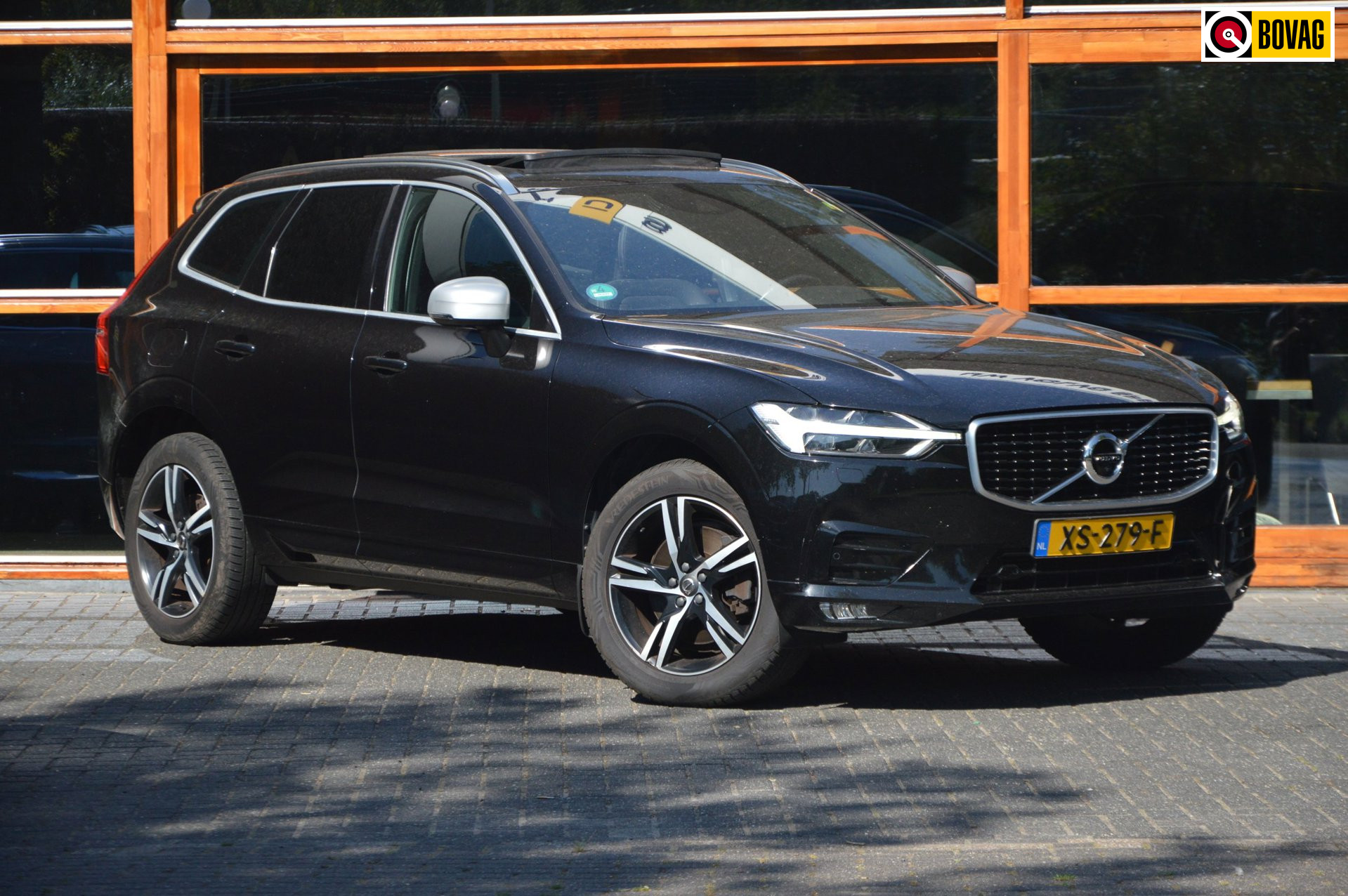 Volvo XC60 T5 R-Design | Panoramadak | Head-up | Trekhaak 2300 kg | 360 camera | Dealeronderhouden