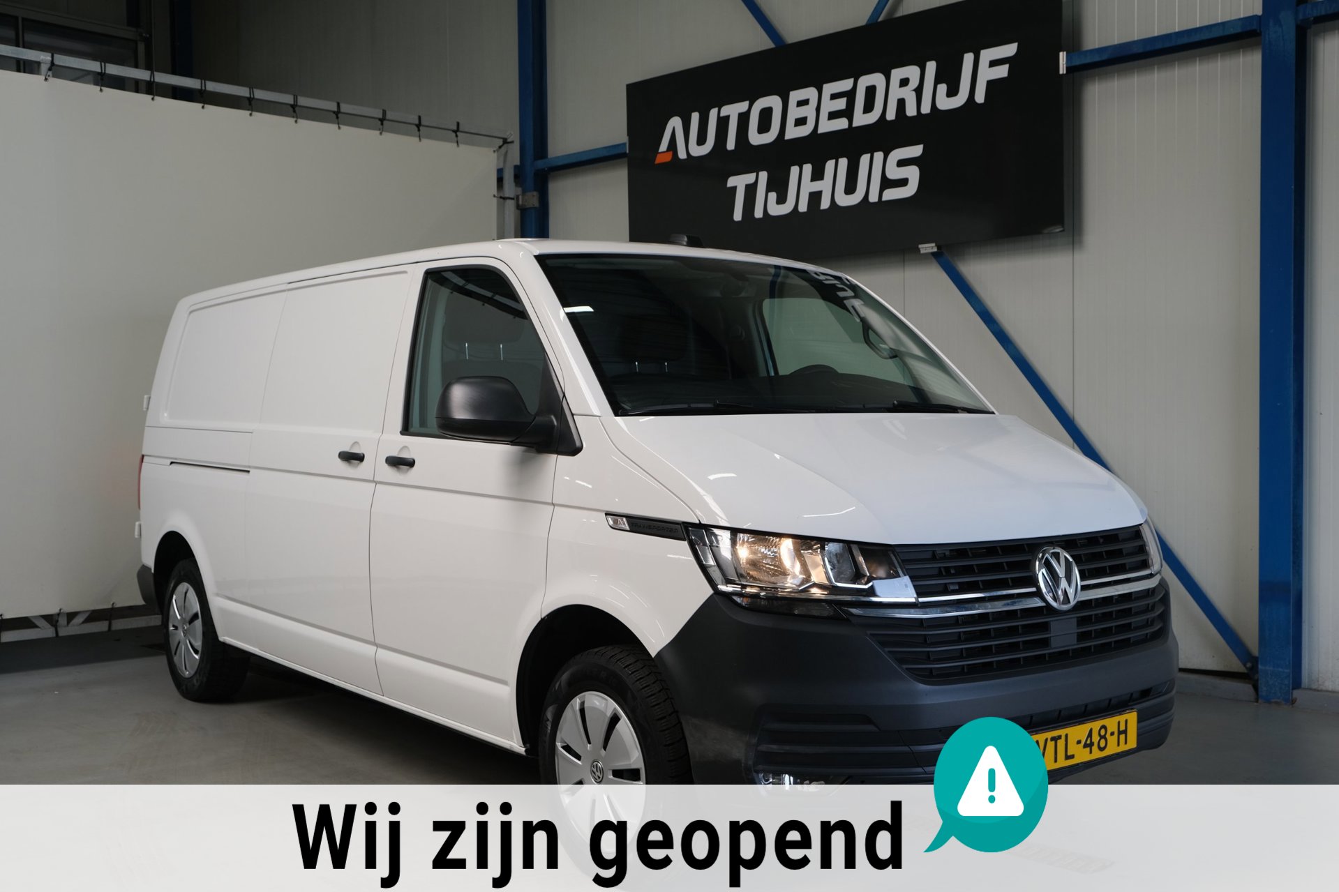Volkswagen Transporter 2.0 TDI L2H1 28 - N.A.P. Airco, Cruise, Carplay, PDC, Trekhaak.