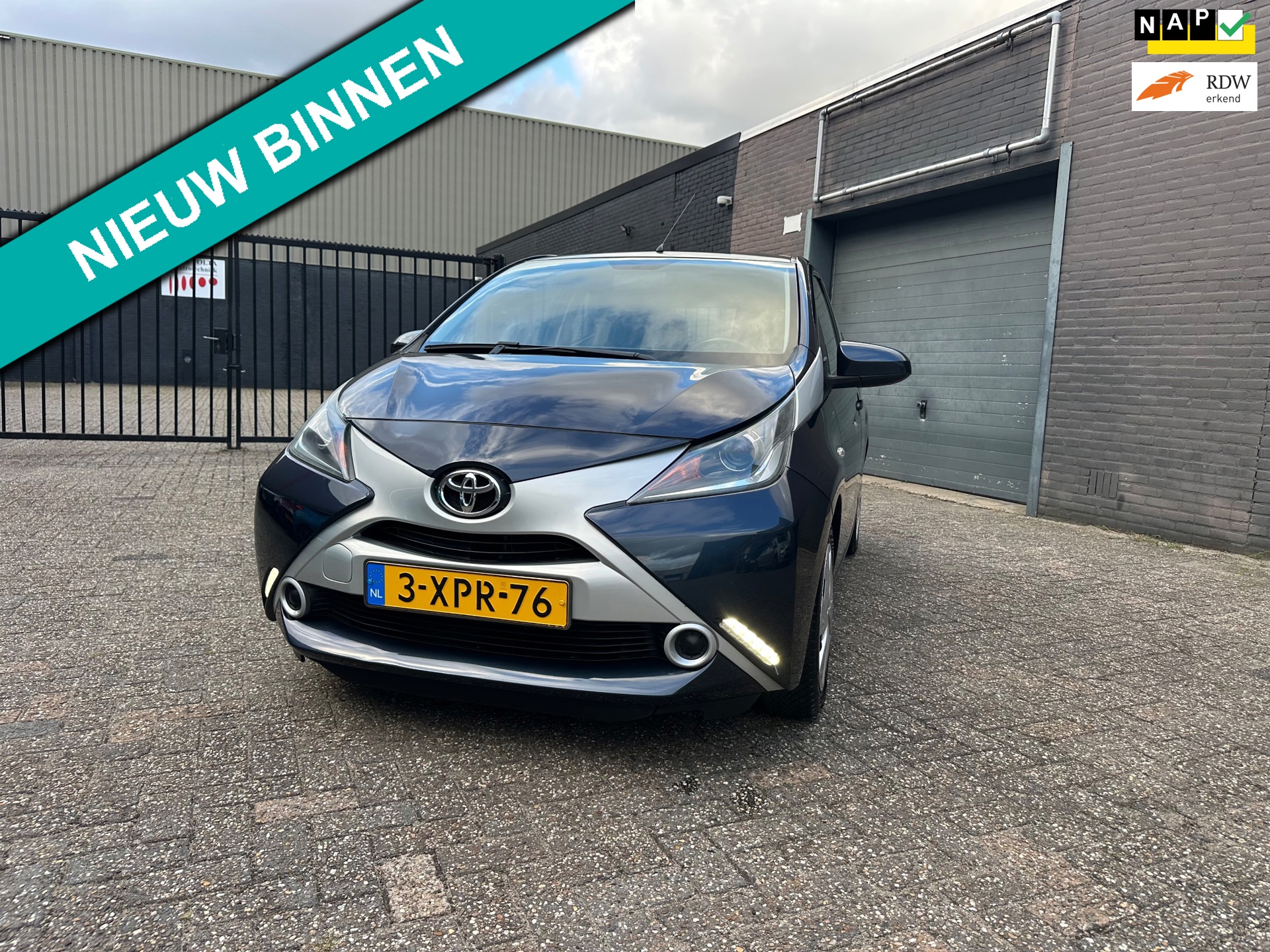 Toyota Aygo 1.0 VVT-i x-play Camera Airco Elek. Pakket 5drs APK NAP.