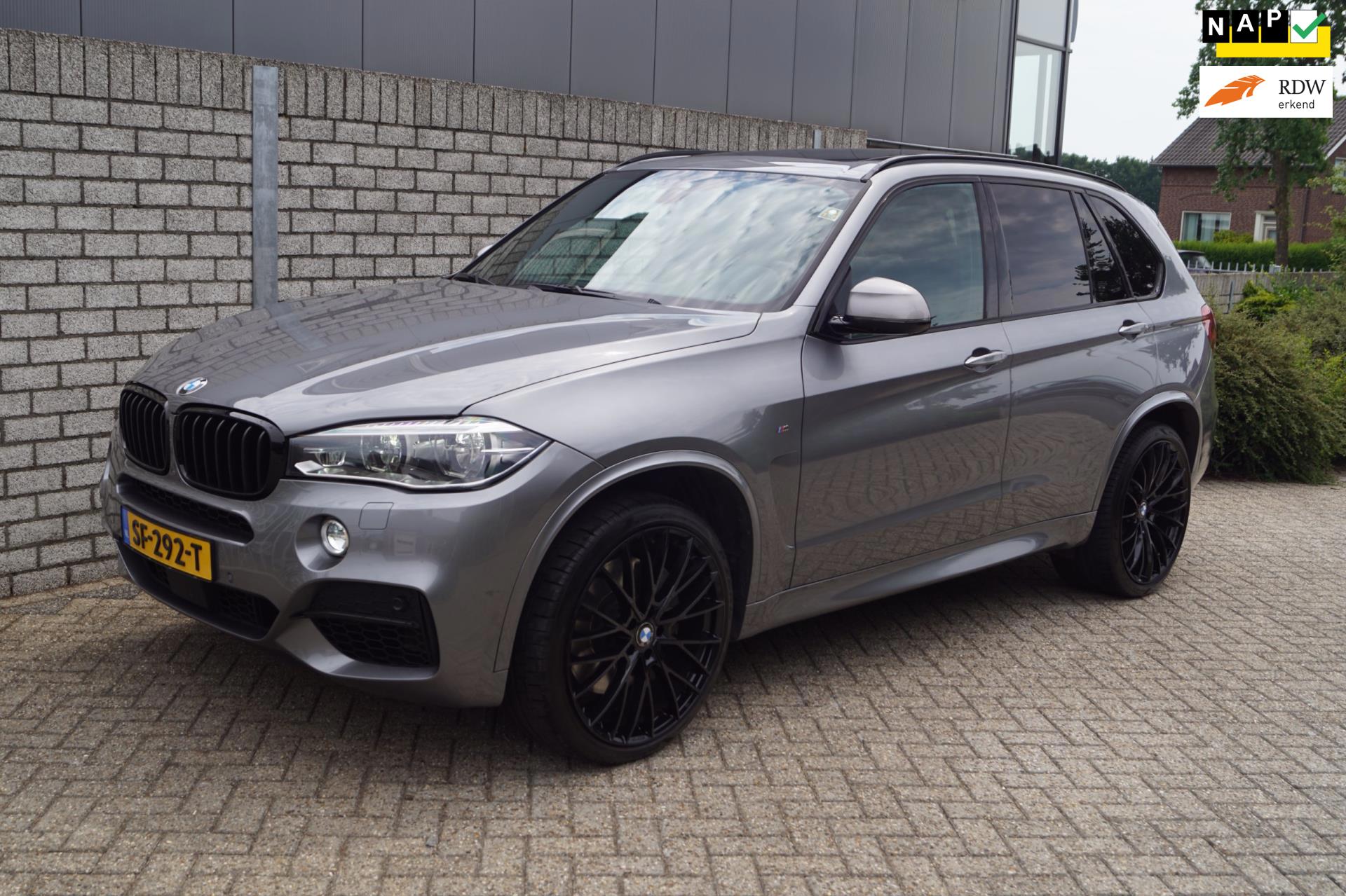 BMW X5 M50D X Drive Autom Panodak Soft Close Head Up Navi 360 Camera Luchtvering Clima x PDC LMV Trekhaak ENZ NL Auto.