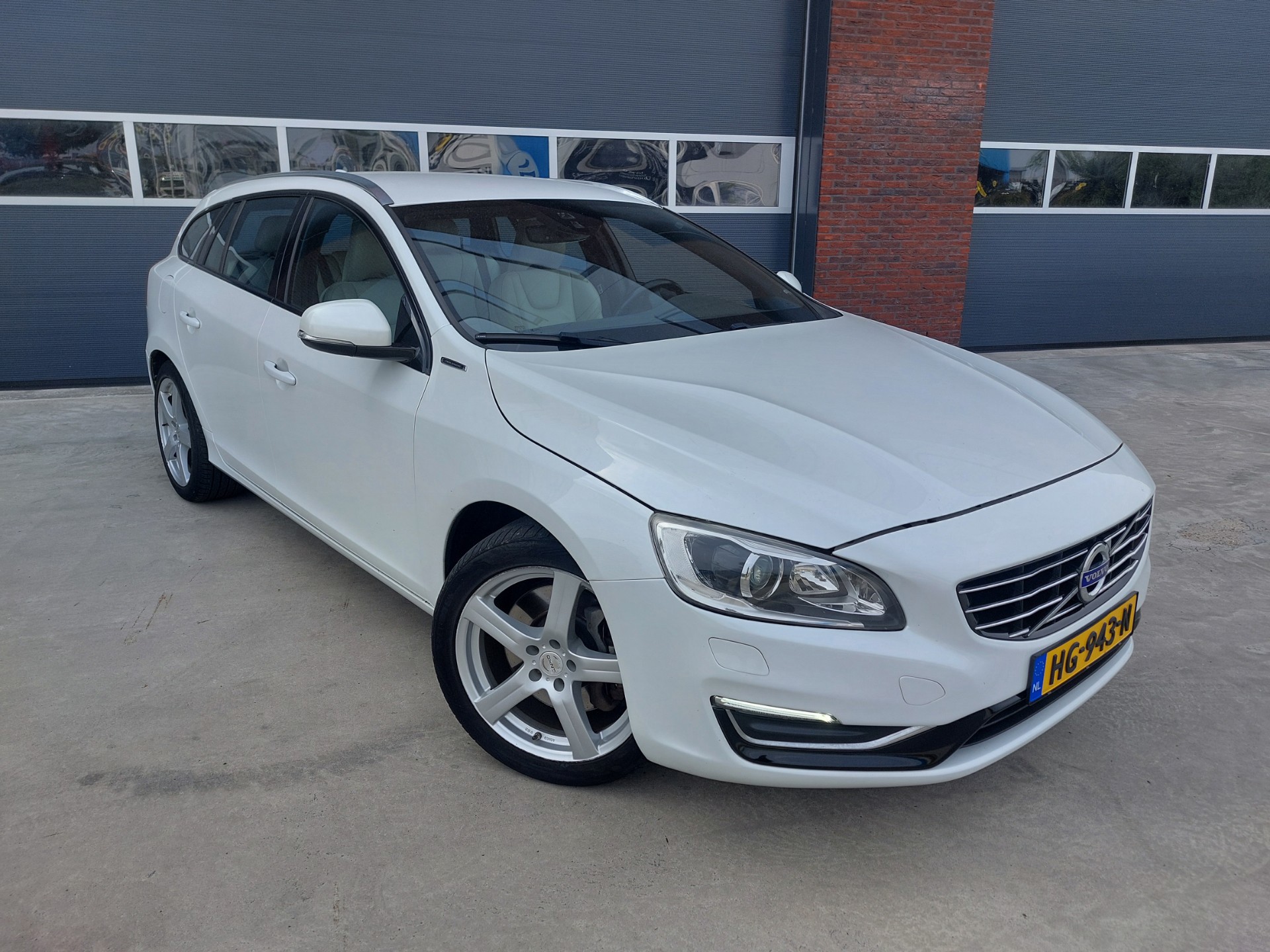 Volvo V60 2.4 D5 Twin Engine Special Edition Leer Nav LMV
