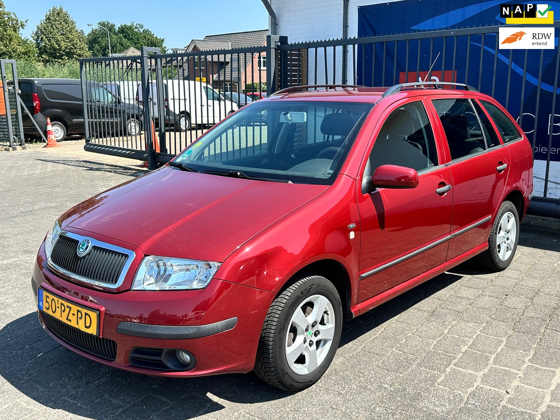 Skoda Fabia Combi 1.4-16V Elegance / AIRCO / SENSOREN / TREKHAAK / NAP!!