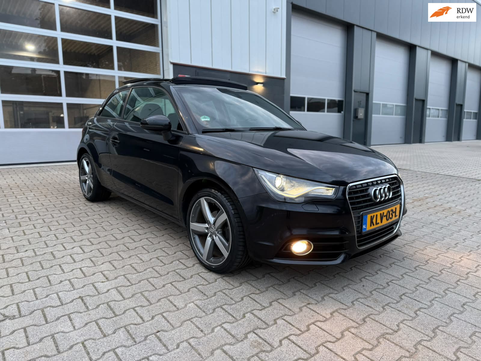 Audi A1 1.2 TFSI S Line Full Options Pano Stoelverw Parksens Xenon