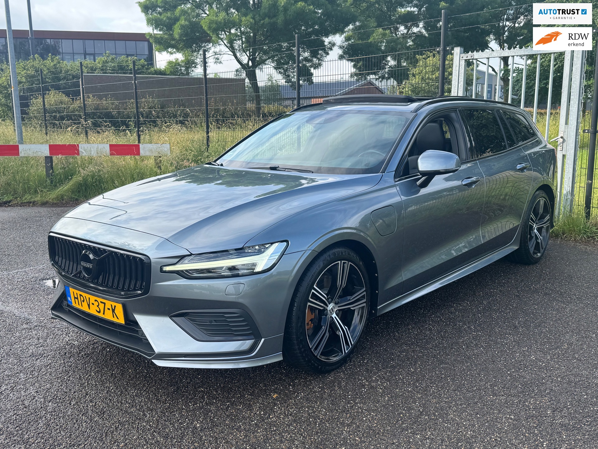 Volvo V60 2.0 T8 390PK Recharge AWD R-Design Panodak LED Trekhaak 19inch