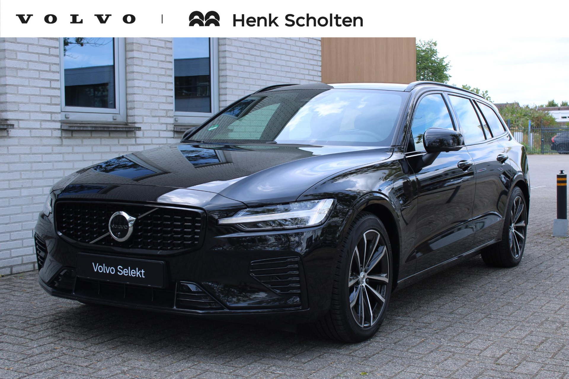 Volvo V60 2.0 T8 Plug-in hybrid AWD Plus Dark