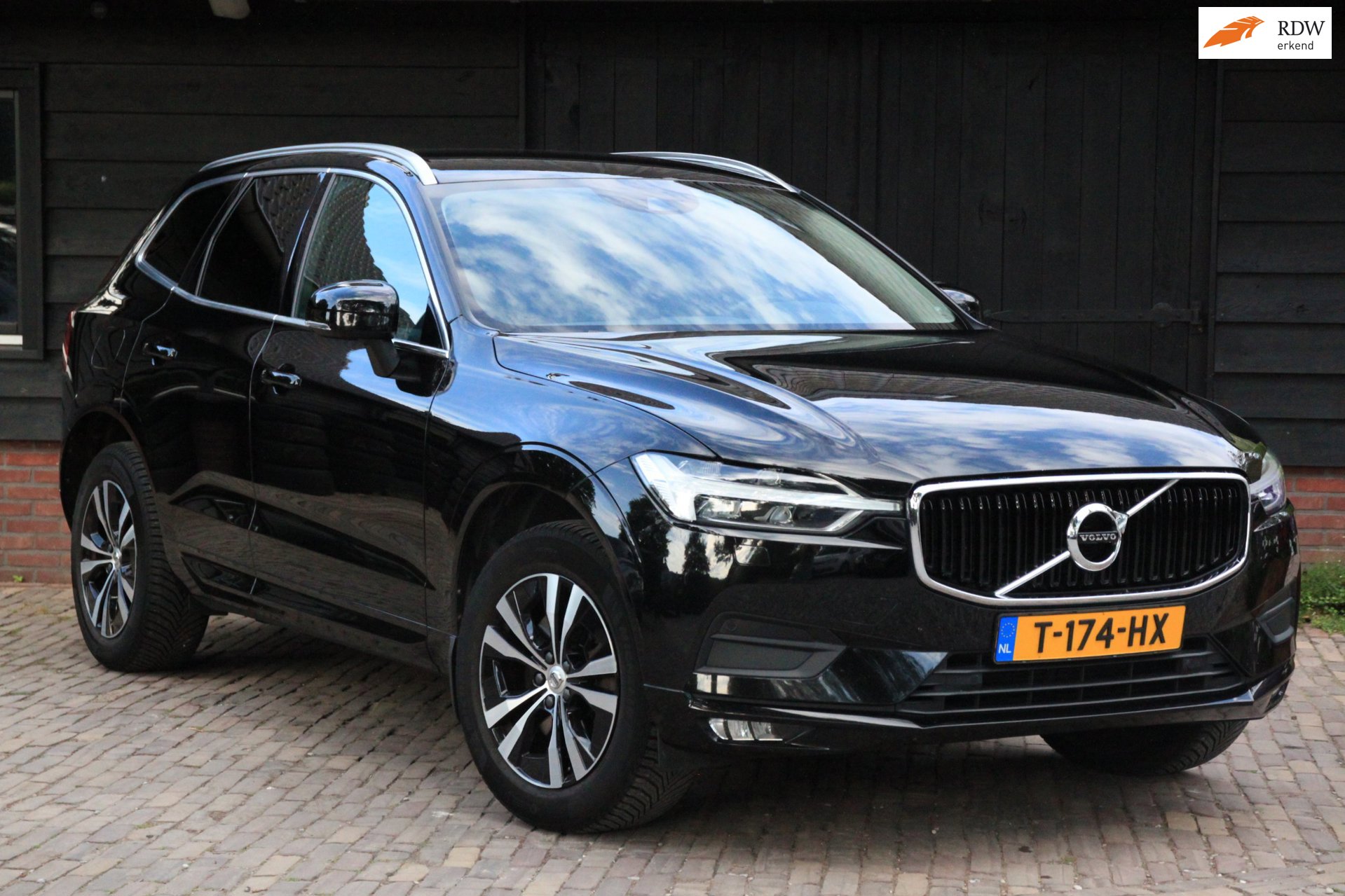 Volvo XC60 2.0 T5 AWD Momentum Pro Camera/Parkeersensor v,a/Trekhaak uitklapbaar