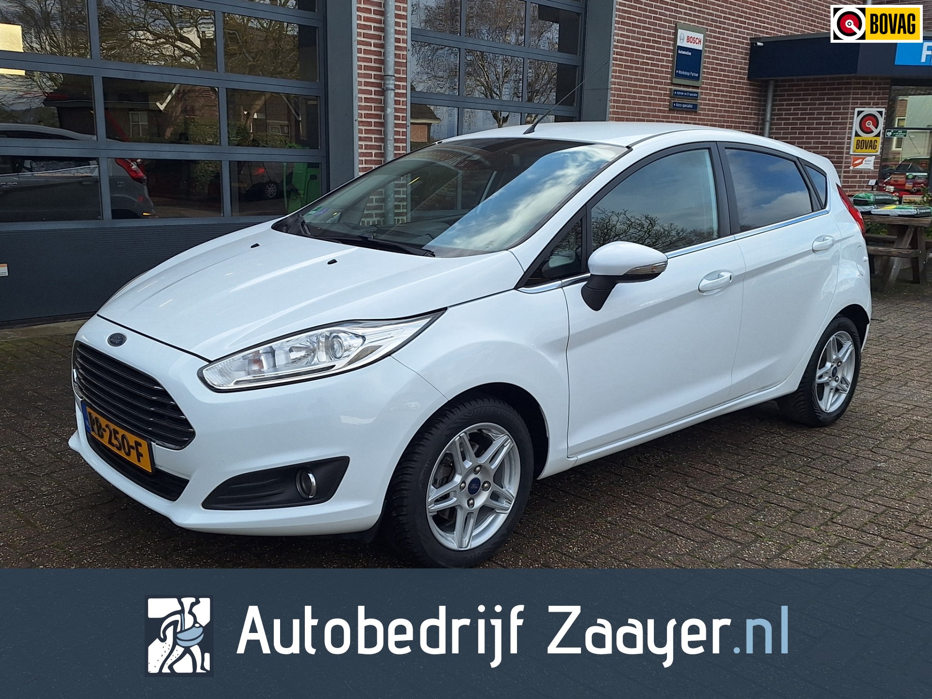 Ford Fiesta 1.0 EcoBoost Titanium distributieriem vern bij 122.000 km en met 4(s) banden nieuw mooie nette auto