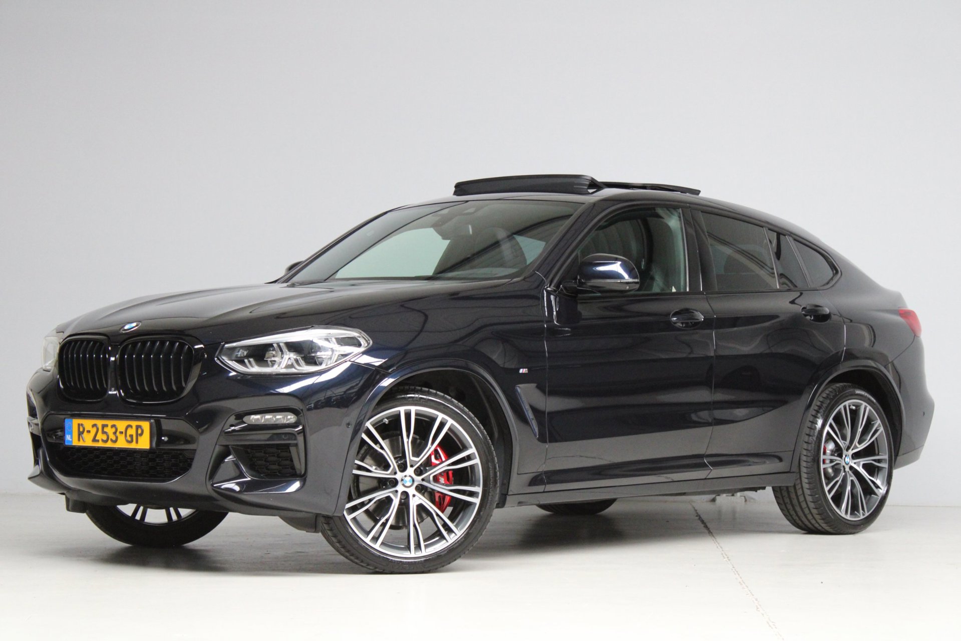 BMW X4 M40i M-sport | panoramadak | head-up display | 360 camera | elektrische trekhaak | keyless entry | NL auto | 354 PK