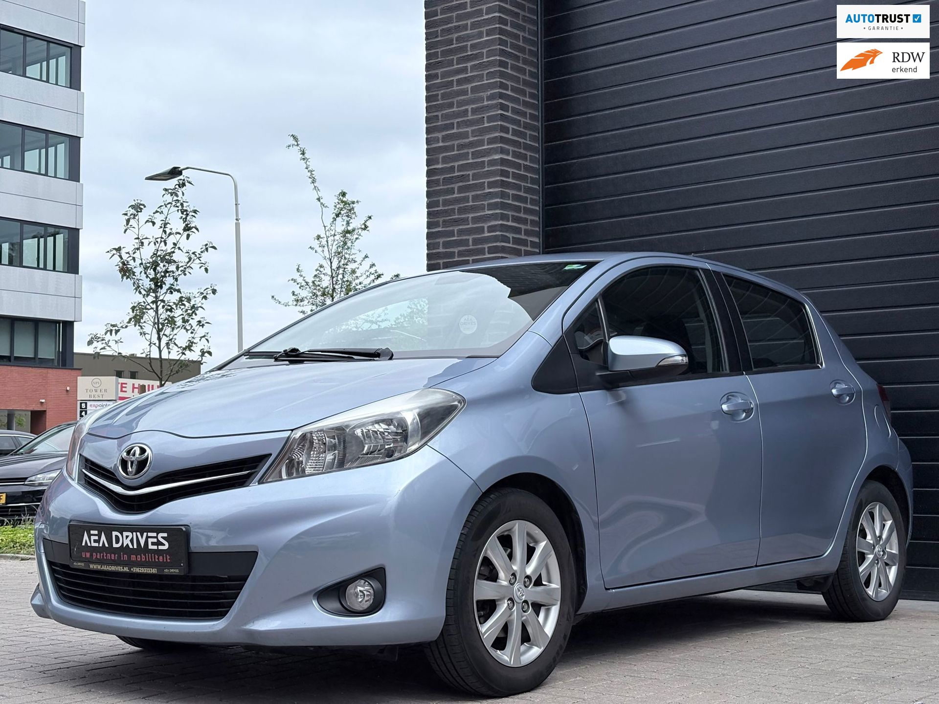 Toyota Yaris 1.3 VVT-i automaat! Luxe Aspiration uitvoering met o.a. climate control, achteruitrijcamera en bluetooth. Topstaat!!