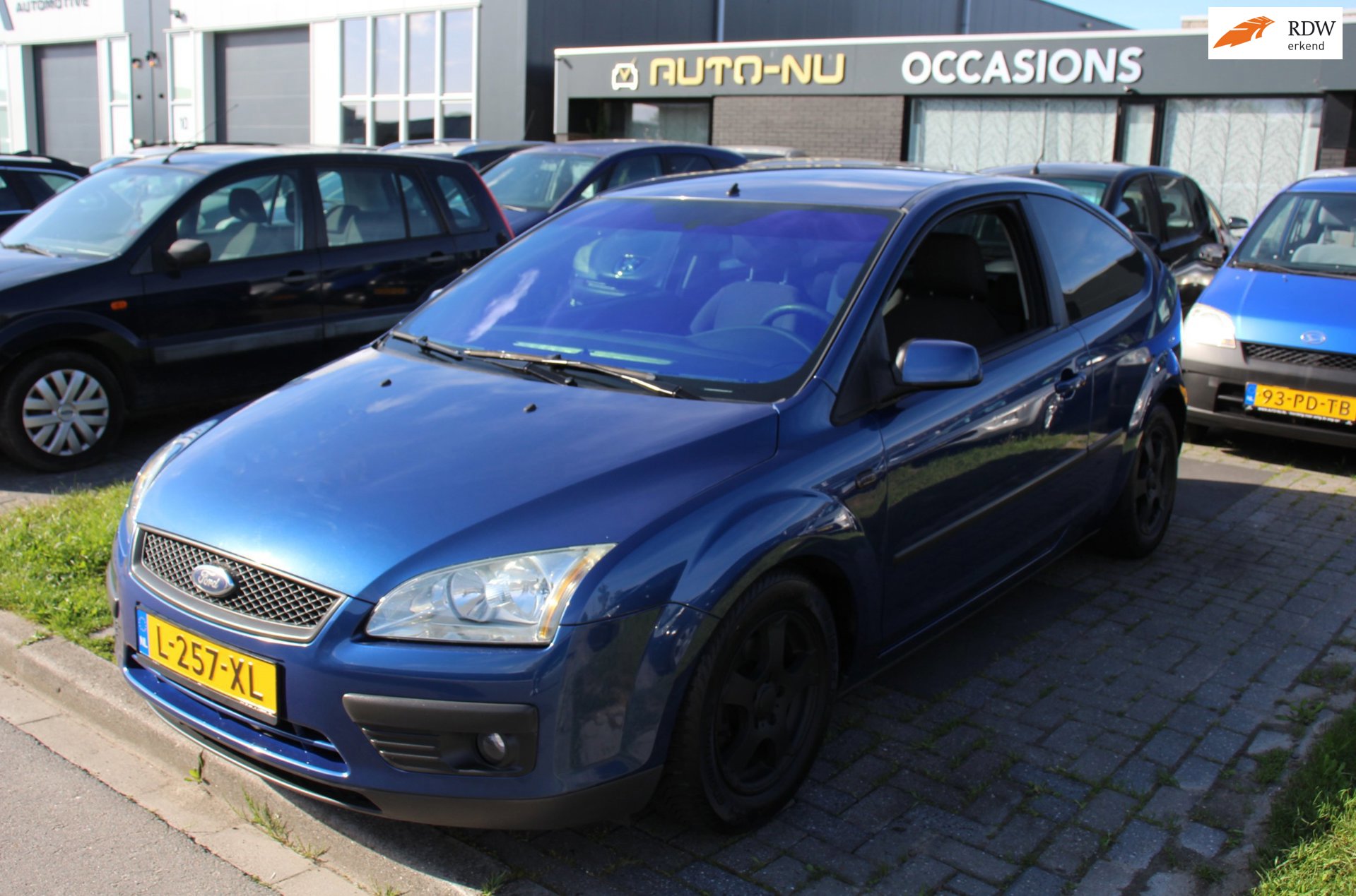 Ford FOCUS 1.8-16V Ghia Climate Blauw Chameleon Voorruit LM Velgen Getinte Ramen APK