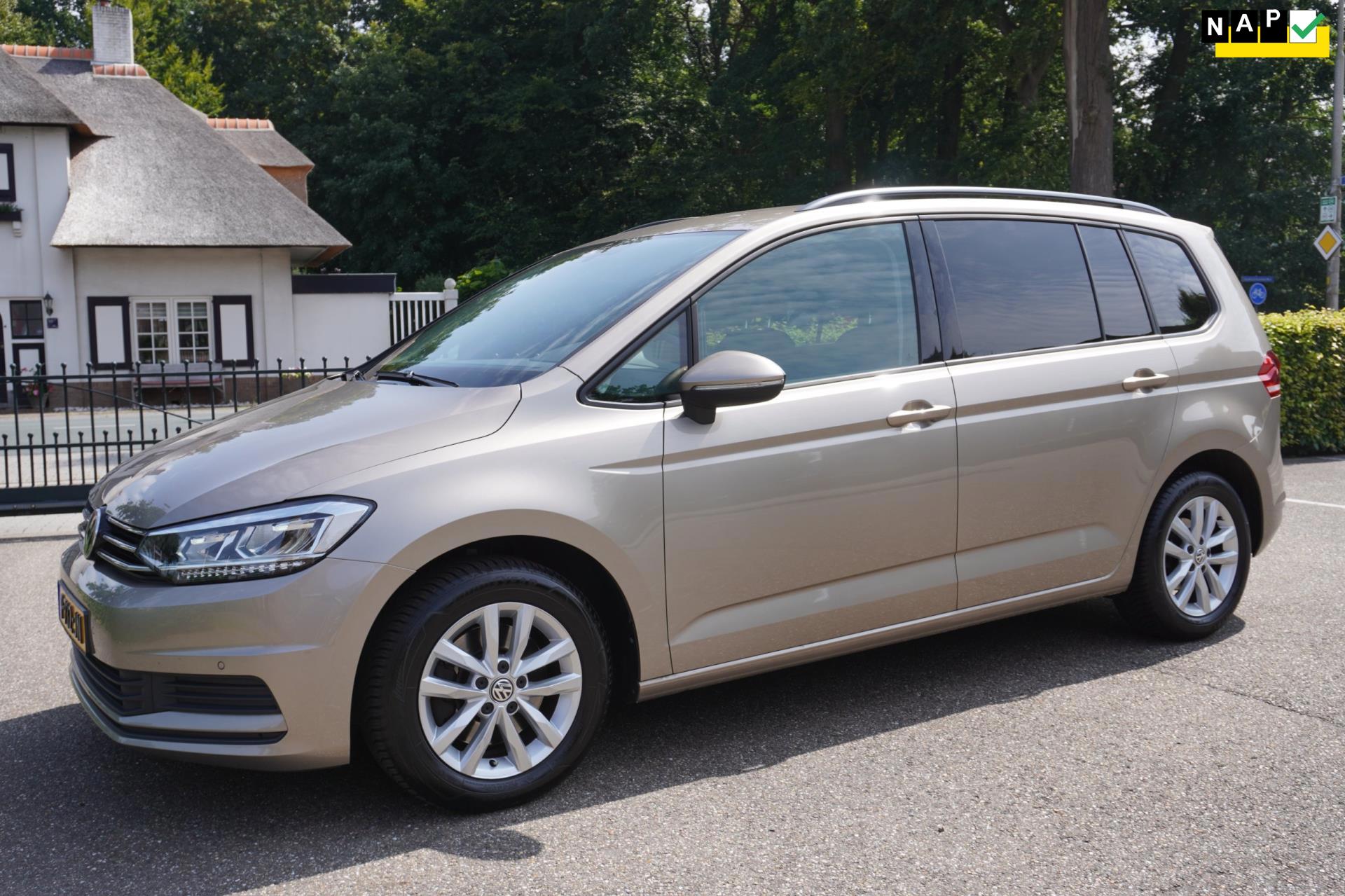 Volkswagen Touran 1.0 TSI Highline Business R 7pers Navi Pdc Lm Velgen