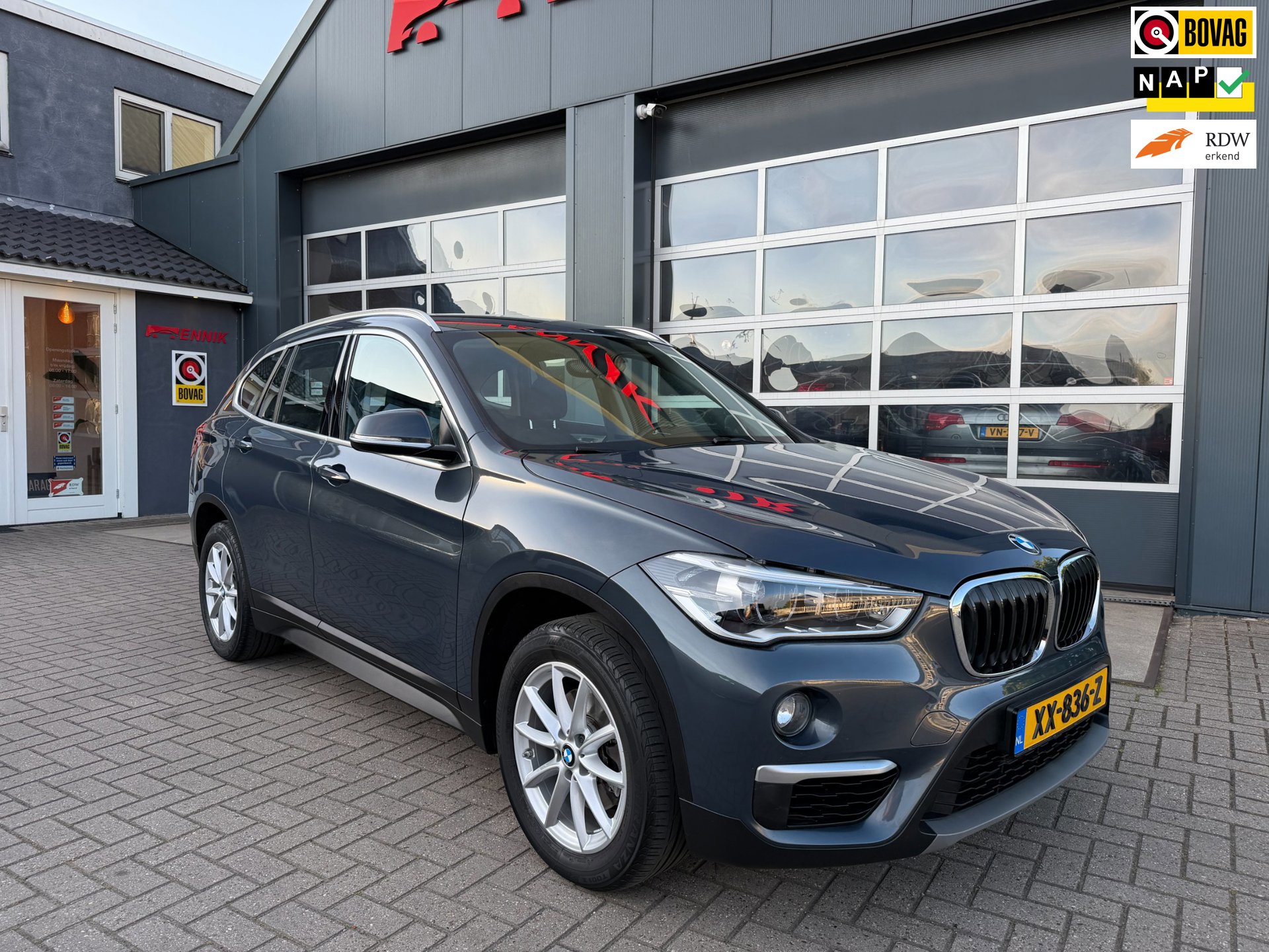BMW X1 SDrive18i Executive Edition / ACC / Head-Up / Led / Trekhaak / Rijklaar !.
