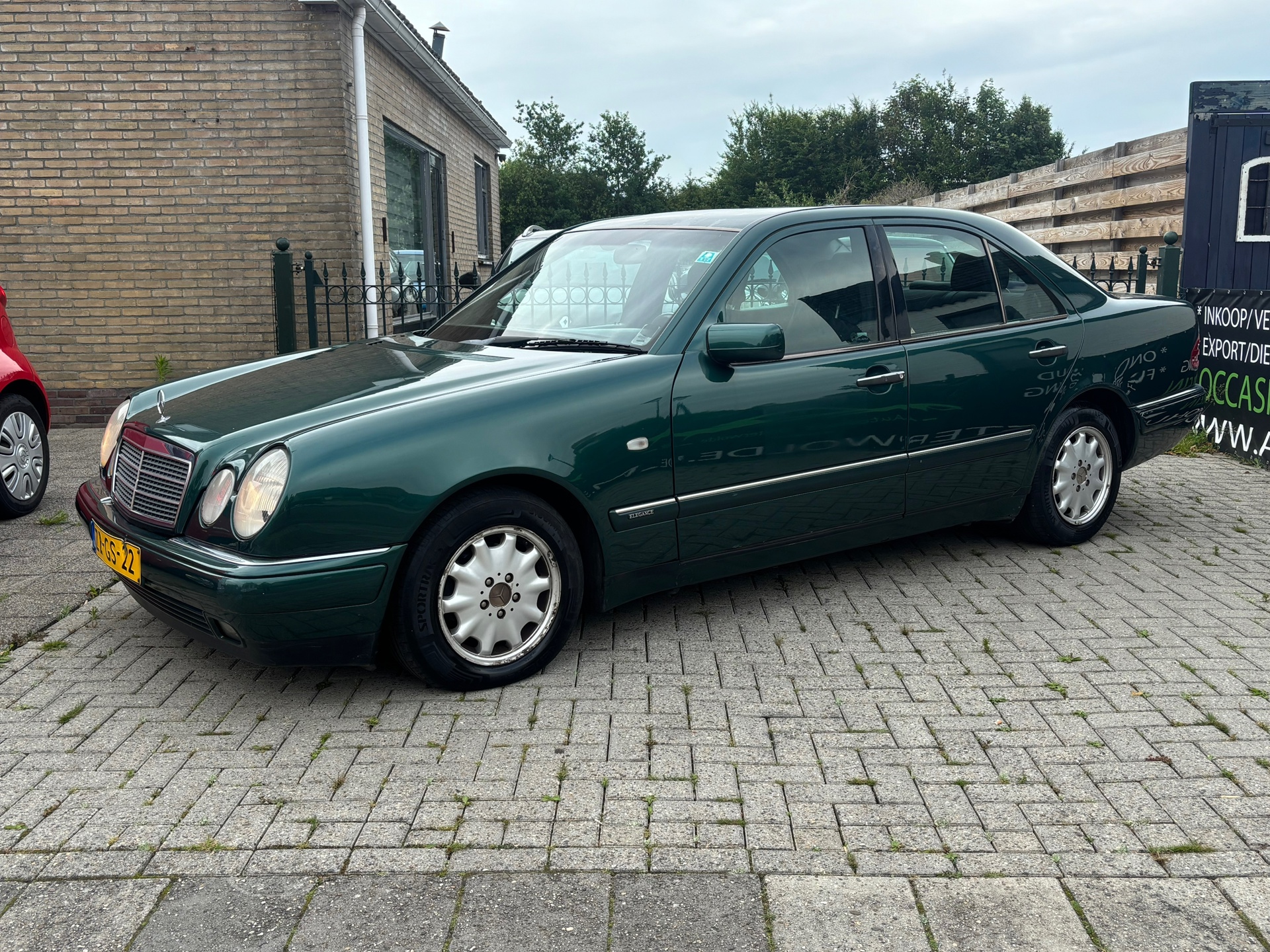 Mercedes-Benz E-klasse 200 CDI Avantgarde | automaat | trekhaak | airco | cruise control | nieuwe apk bij aflevering !