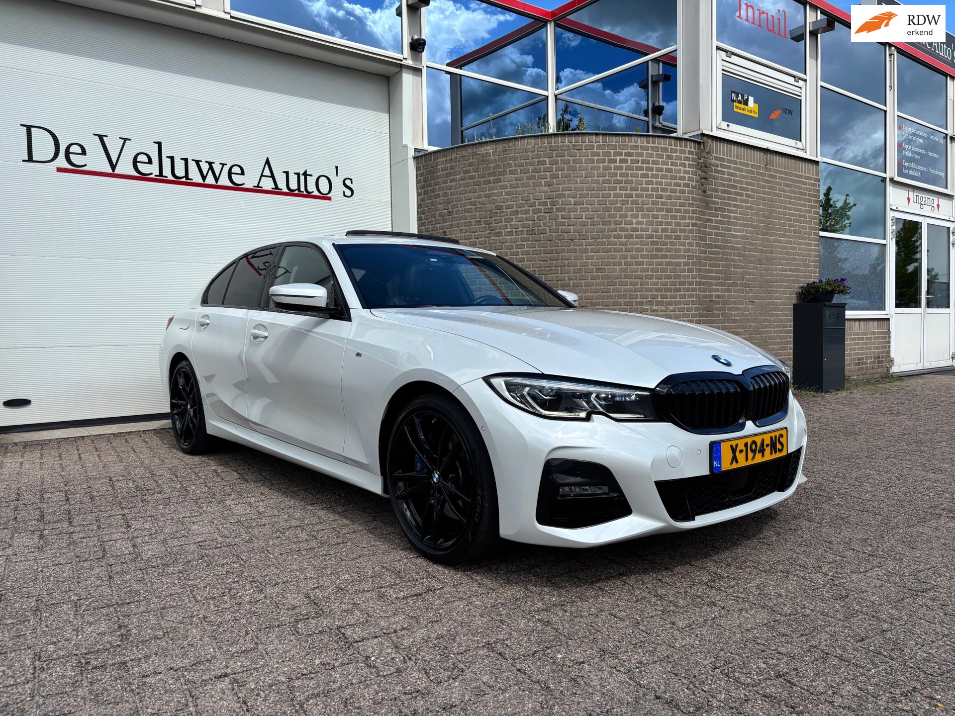 BMW 3-serie 330e High Executive M-sport|PANO|HUD|LED|ACC