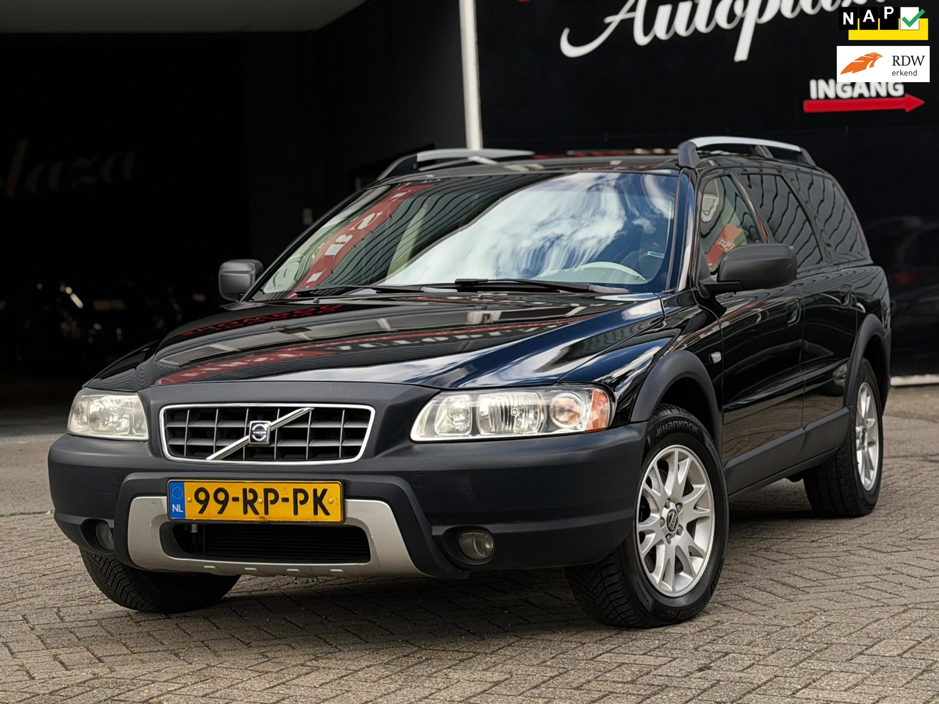 Volvo XC70 2.5 T Momentum AUTOMAAT STOELVERW./LEDER/CRUISE/YOUNGTIMER | NETTE AUTO !