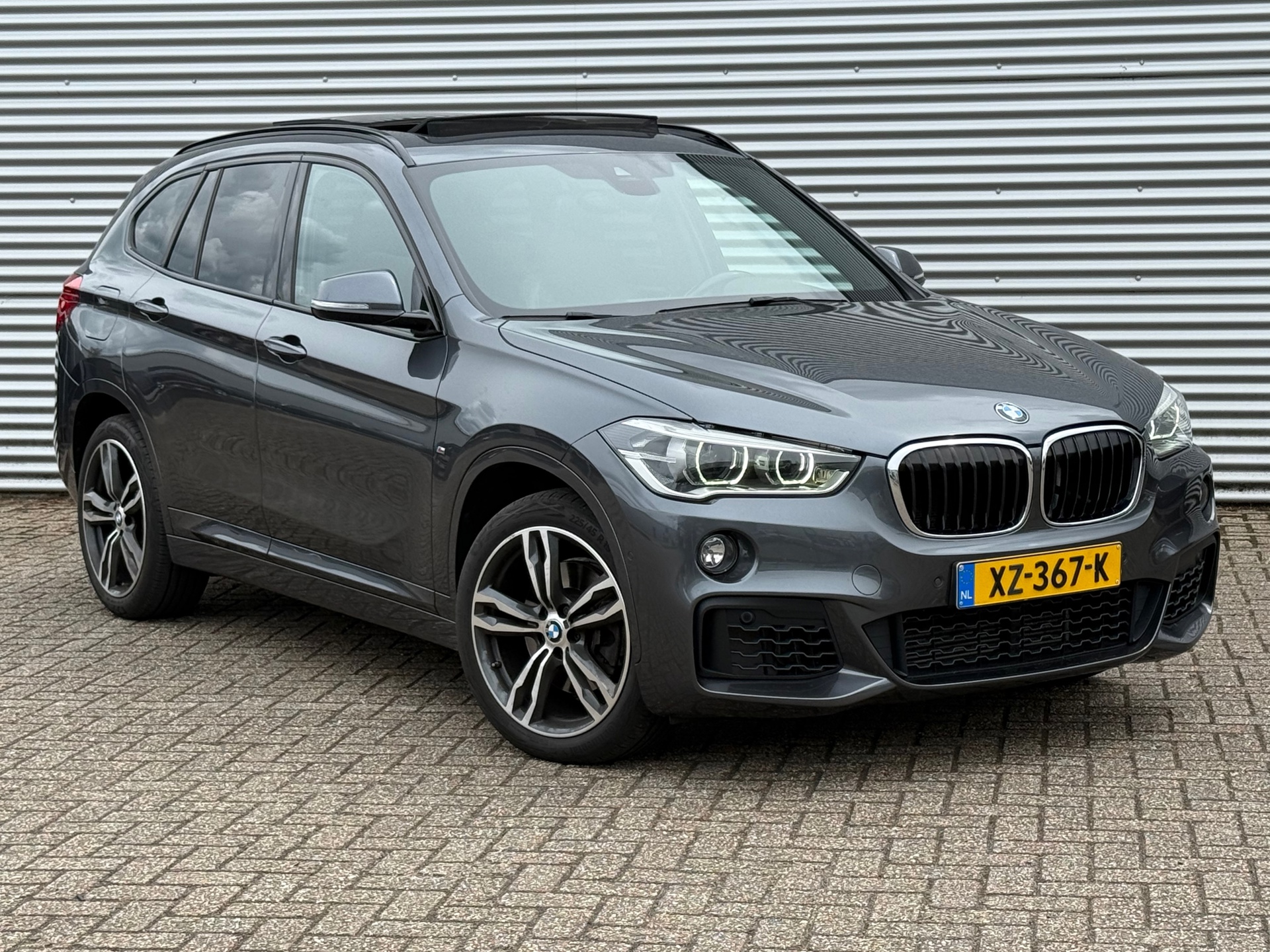 BMW X1 SDrive20i High Executive Edition / Panorama / M PAKKET / HeadUp / LEER / VOLLE AUTO