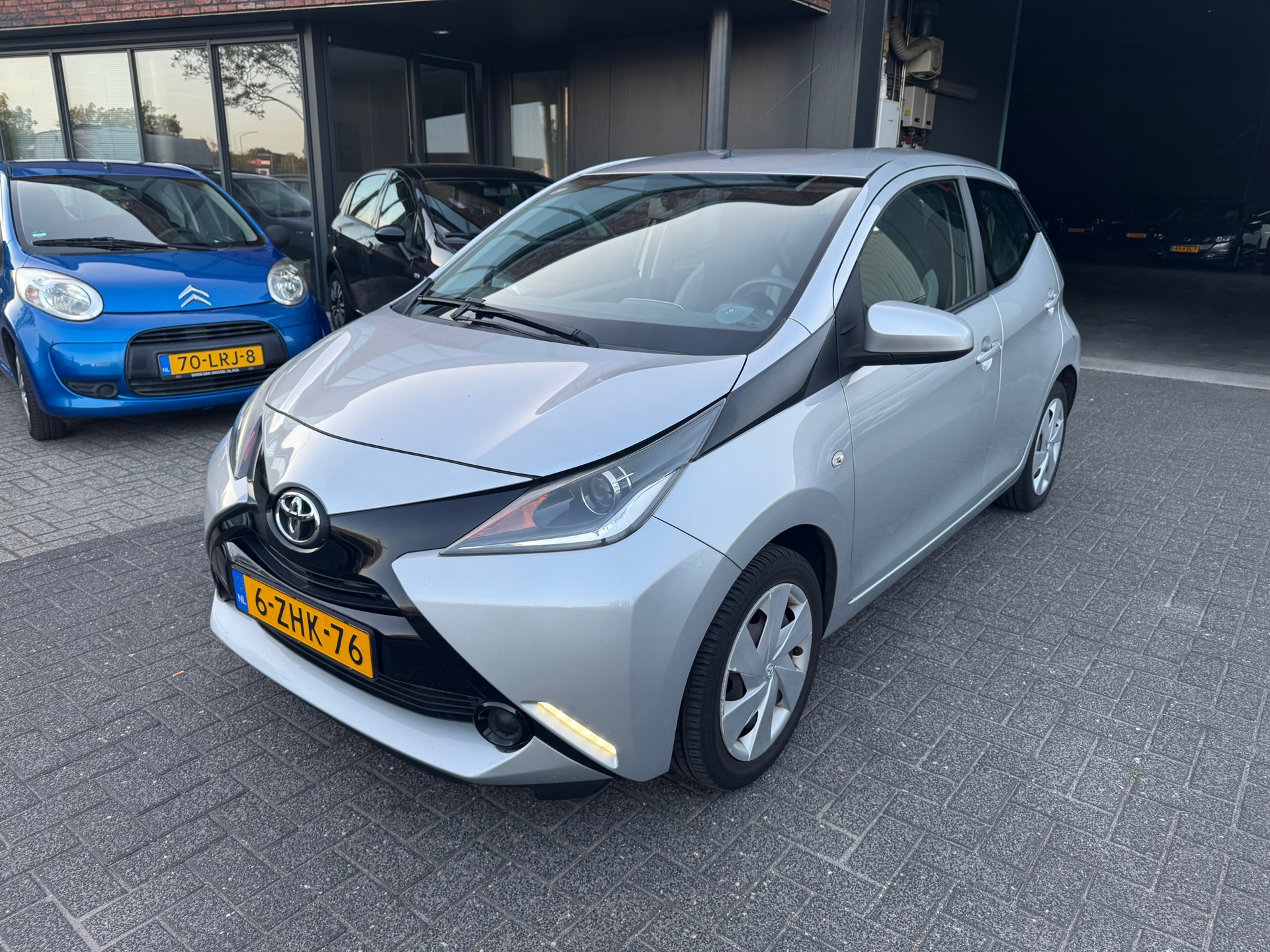 Toyota Aygo 1.0 VVT-i x-play 5 DRS AIRCO CRUISE CAMERA APK 2027 ORIG NL NAP