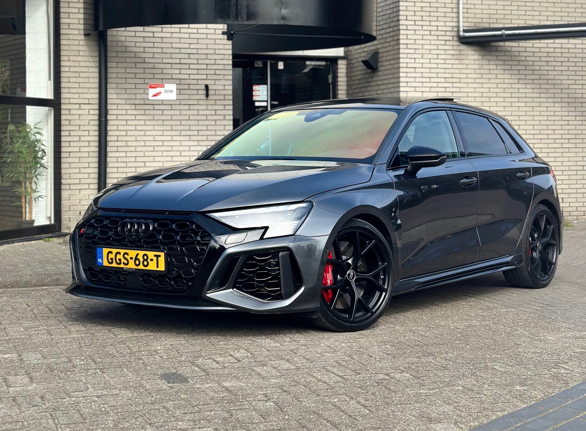 Audi RS3 Sportback 2.5 TFSI RS3 ABT quattro RS Dynamic Ceramic RS Design RED HUD PANO Matrix LED