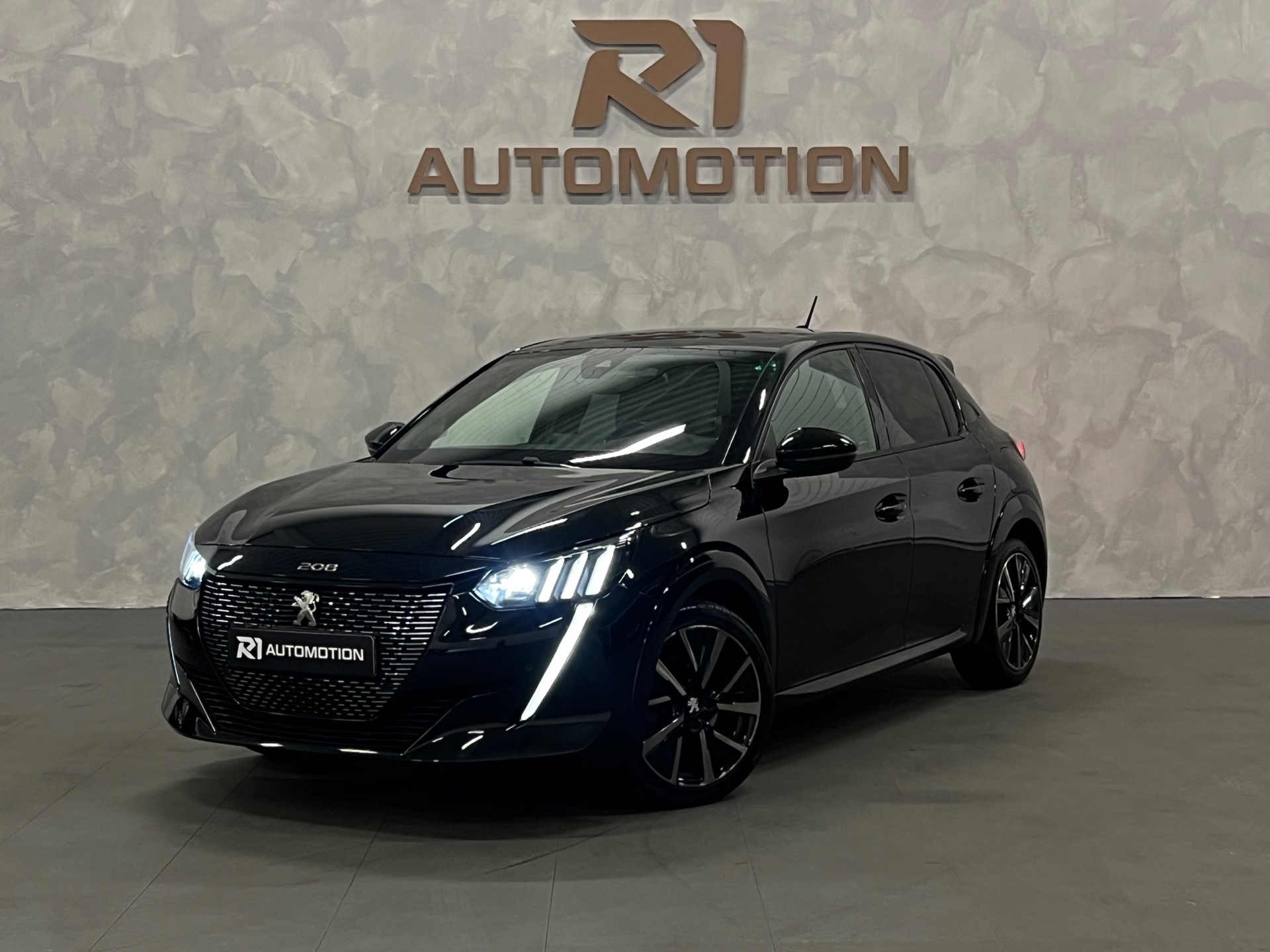 Peugeot 208 1.2 PureTech 3x GT|KEYLESS|360 CAMERA|CARBON INTERIEUR DELEN|DIGITAL 3D DASH|STOELVERW|SFEERVERL|HALF LEDER|CARPLAY