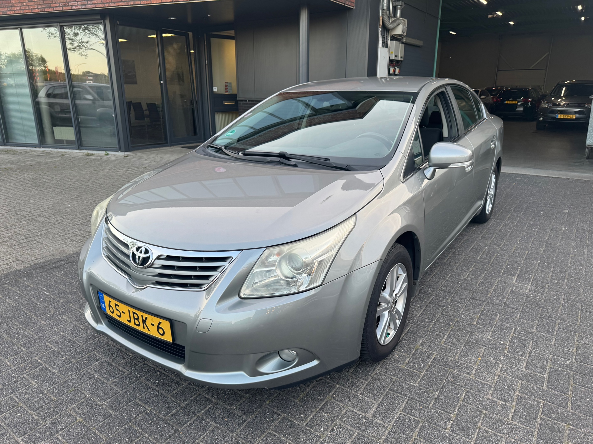 Toyota Avensis 1.8 VVTi Dynamic CLIMA CRUISE DEALER ONDERHOUDEN ORIG NL NAP