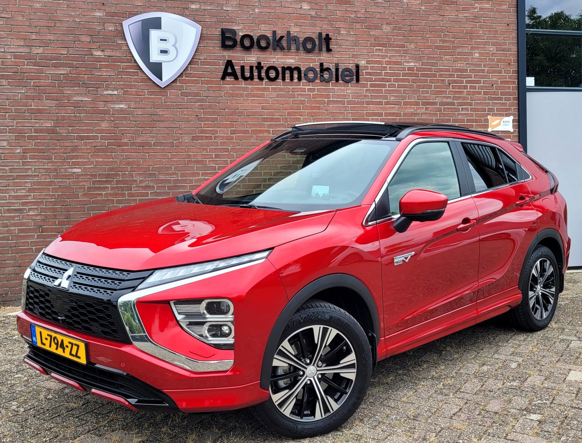 Mitsubishi Eclipse Cross 2.4 PHEV Instyle - Pano, HUD, Cam, ACC, 4x stoelverw. Trekhaak [NL NAP]