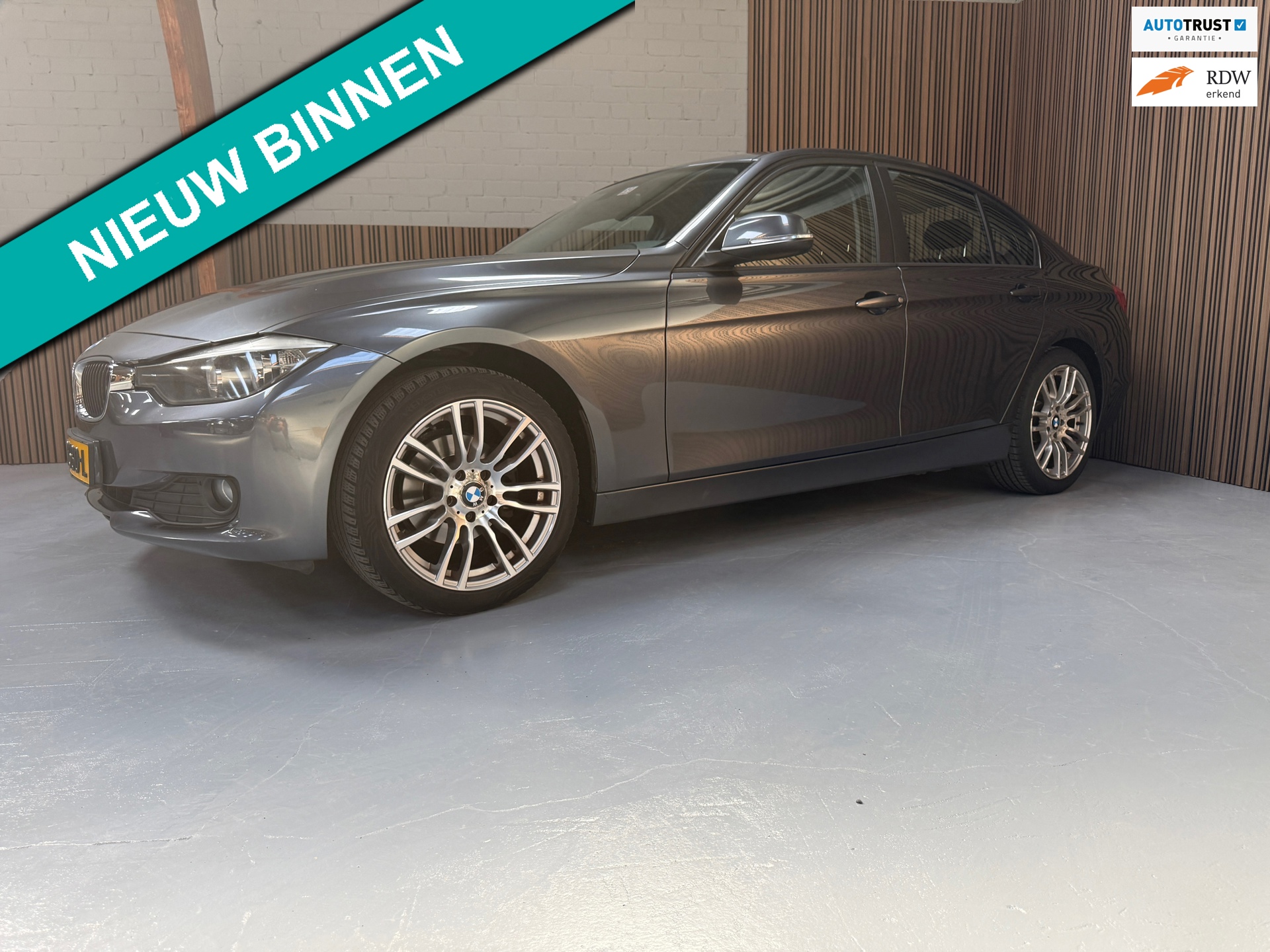 BMW 3-serie 318d High Executive. Leer, navi, cruise, afneembare trekhaak