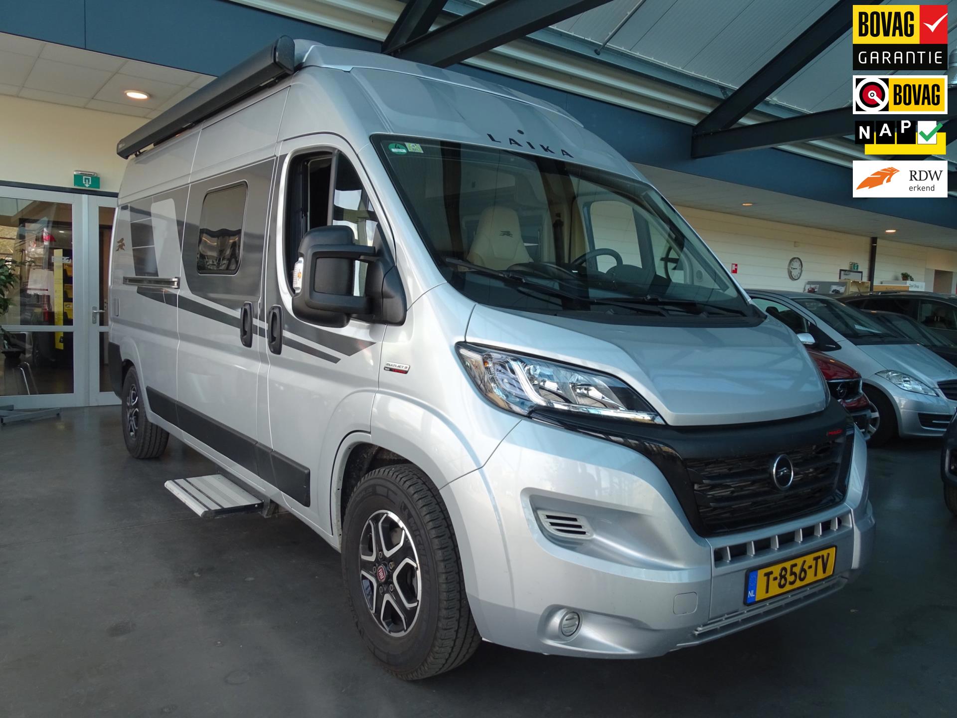 Laika KOSMO P 6.0 Bed onder en Hefdak Bed boven, Trekhaak